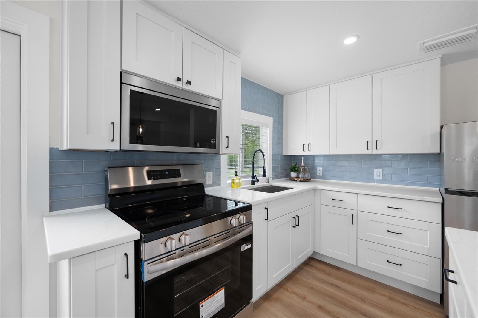 2547 KINGSTON ST S — photo 8
