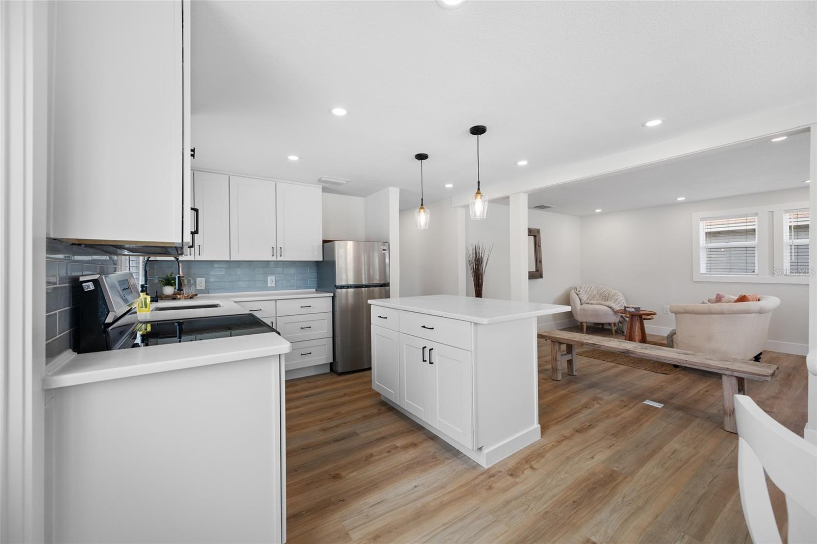 2547 KINGSTON ST S — photo 10