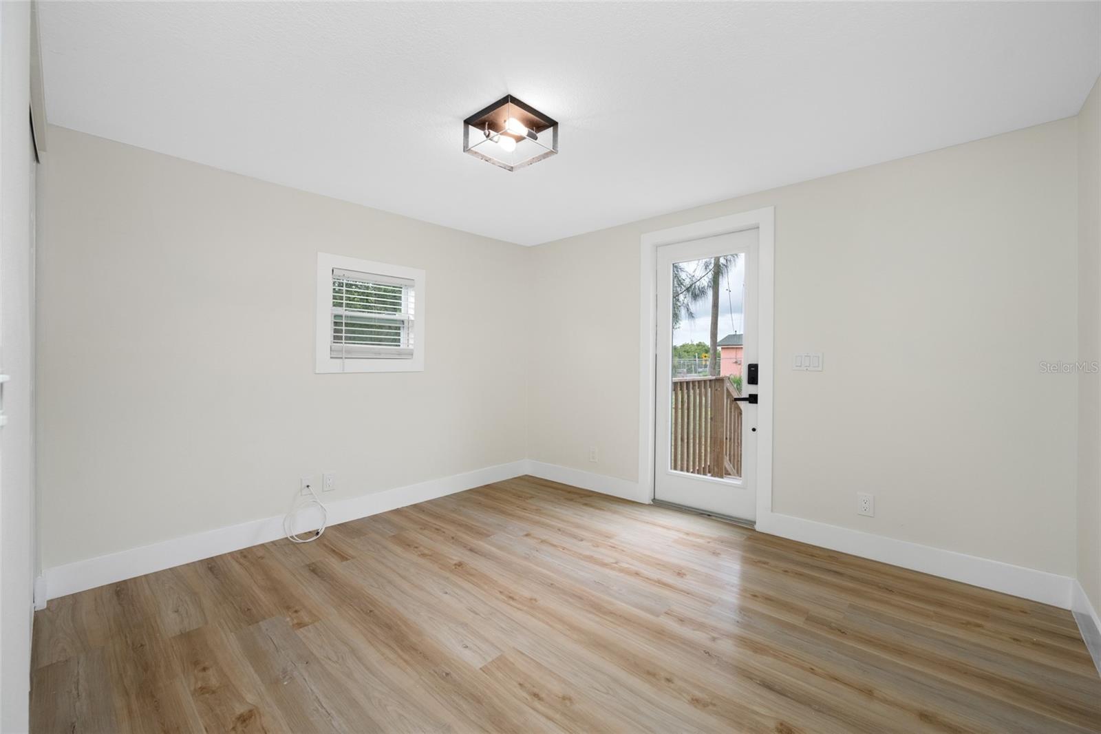 2547 KINGSTON ST S — photo 26