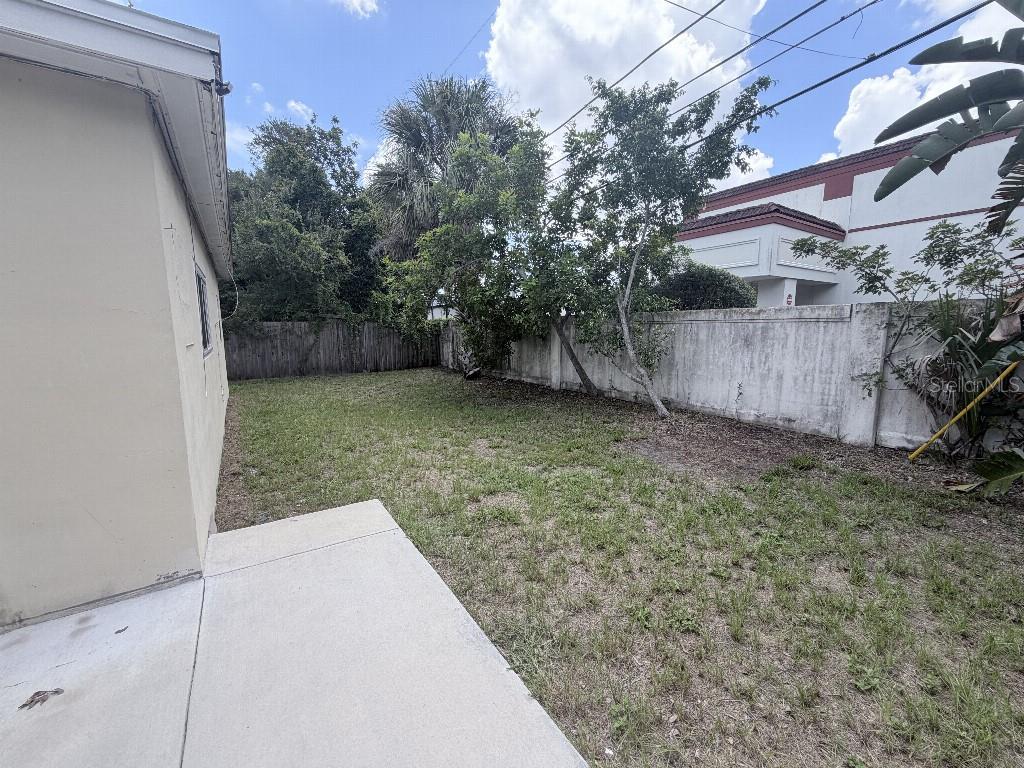 2209 EUCLID CIR S — photo 35