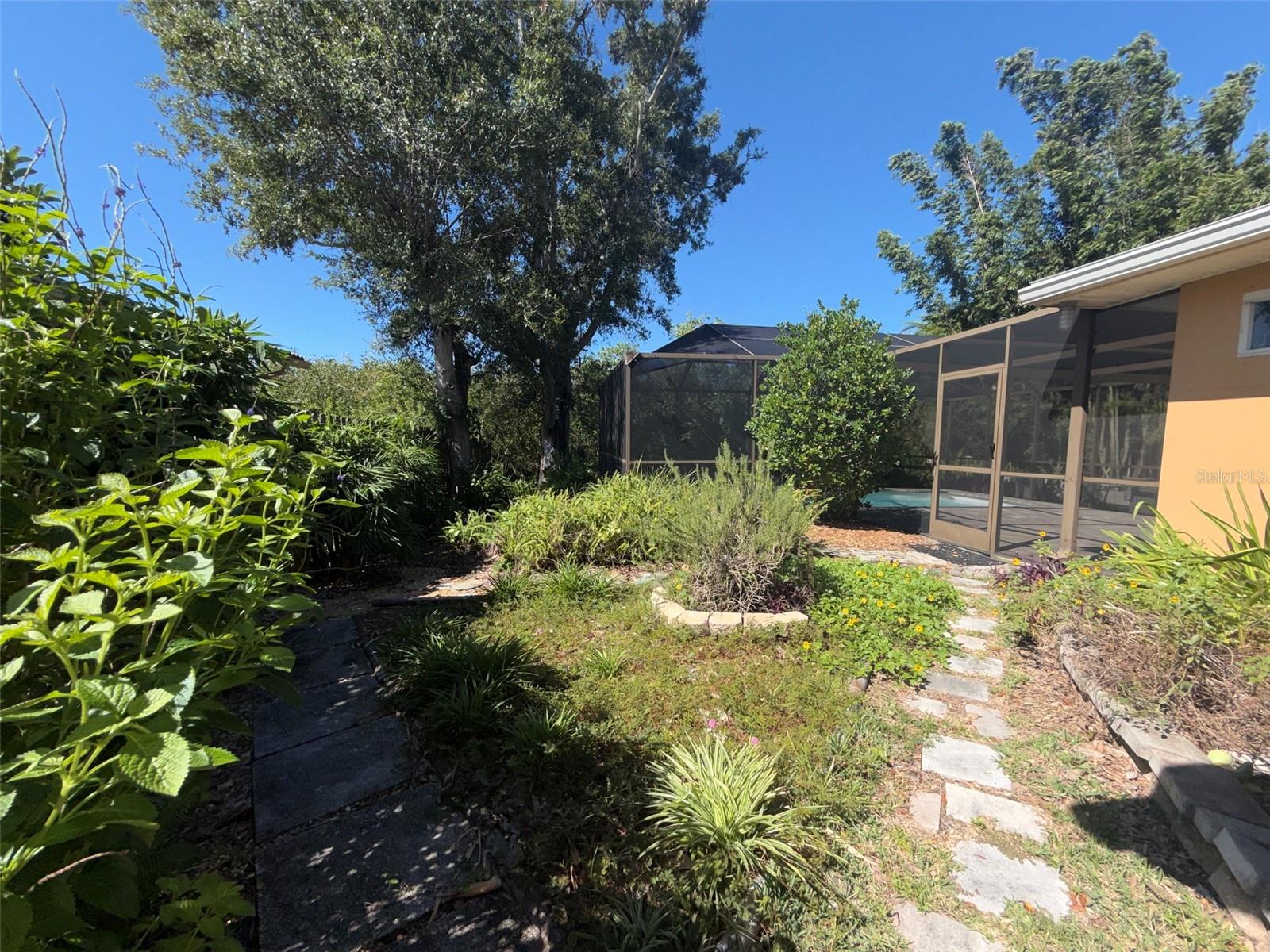 1874 WATEROAK DR W — photo 27