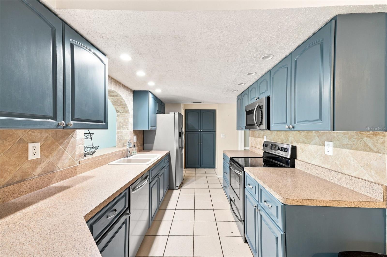 2069 KINGFISHER DR — photo 15