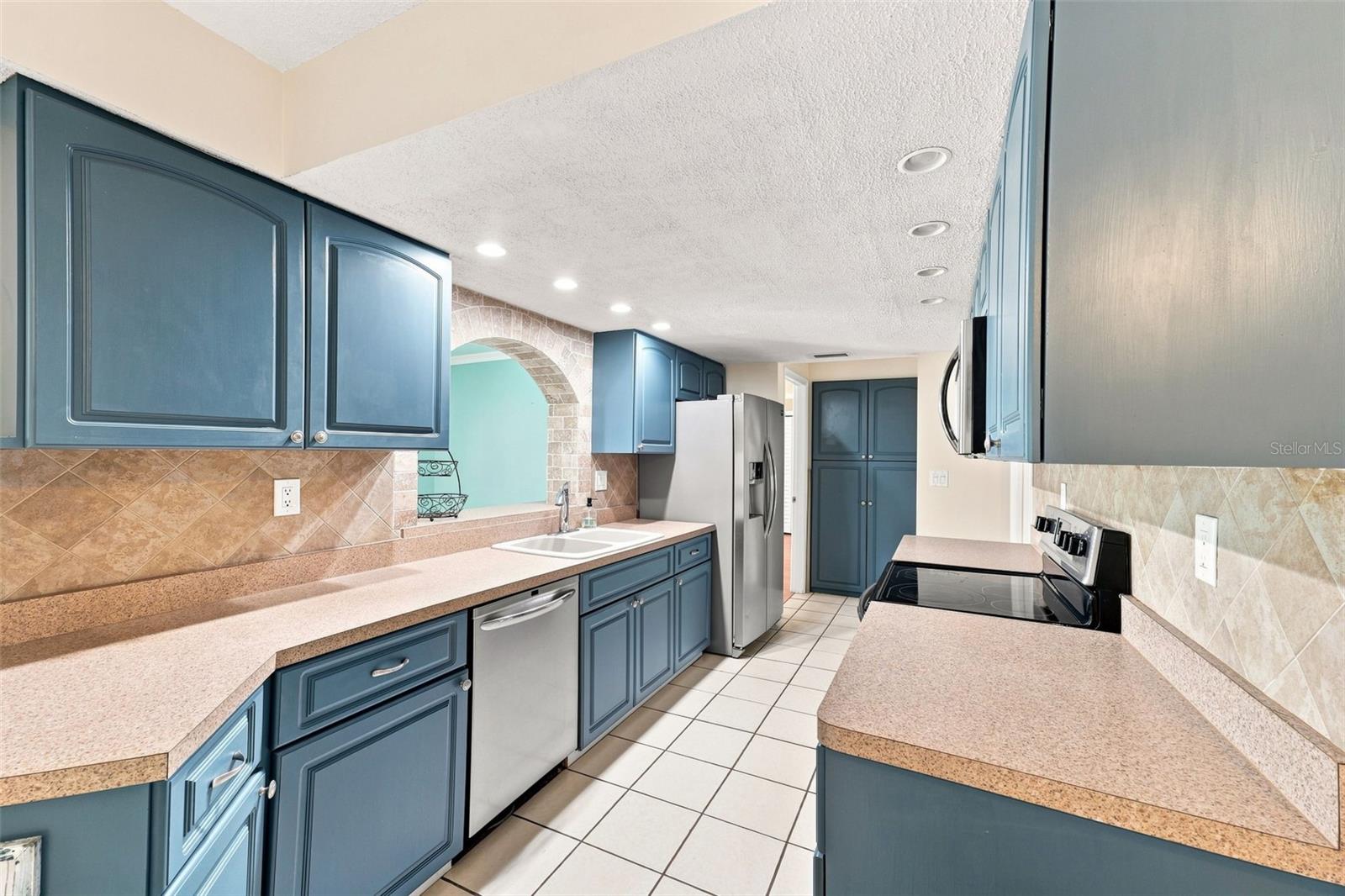 2069 KINGFISHER DR — photo 13