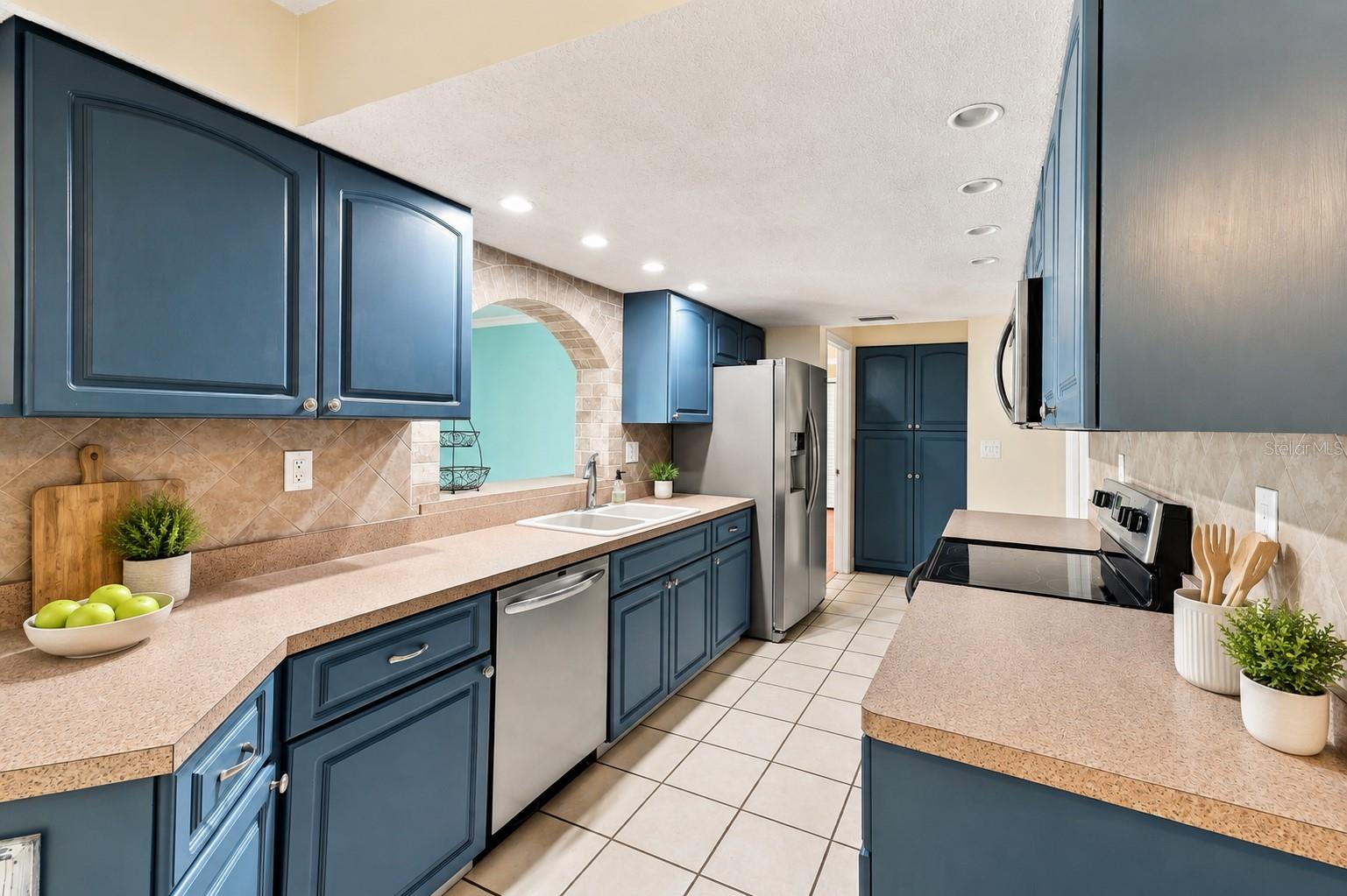 2069 KINGFISHER DR — photo 7