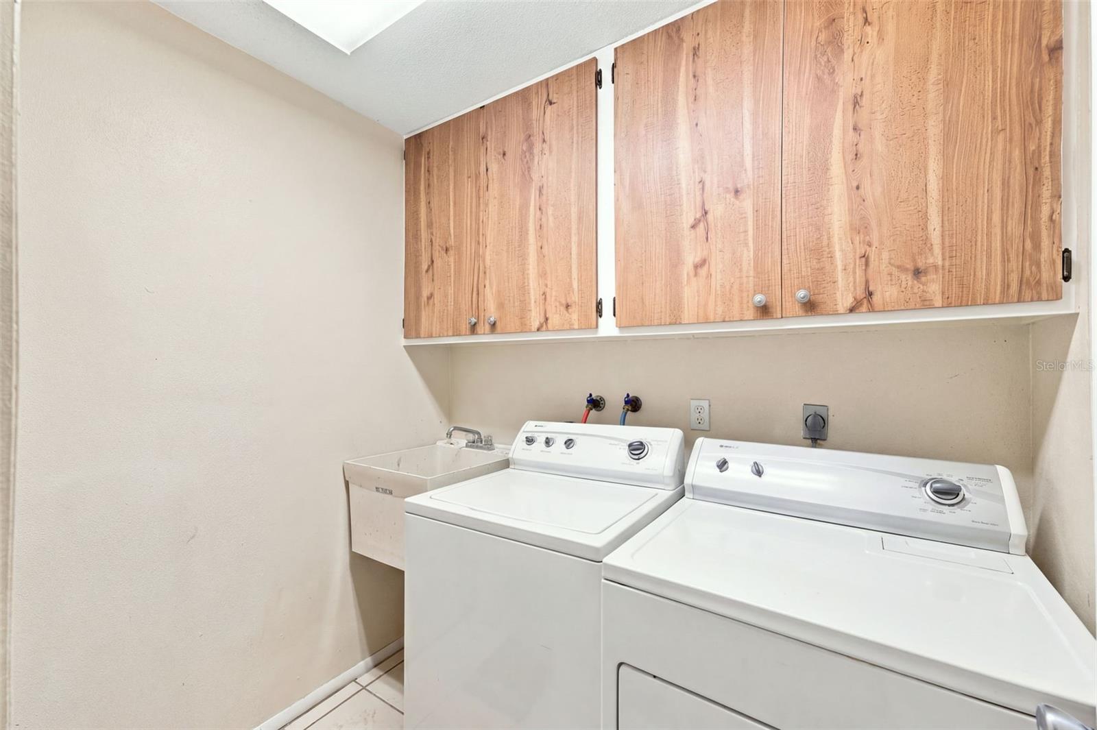2069 KINGFISHER DR — photo 37