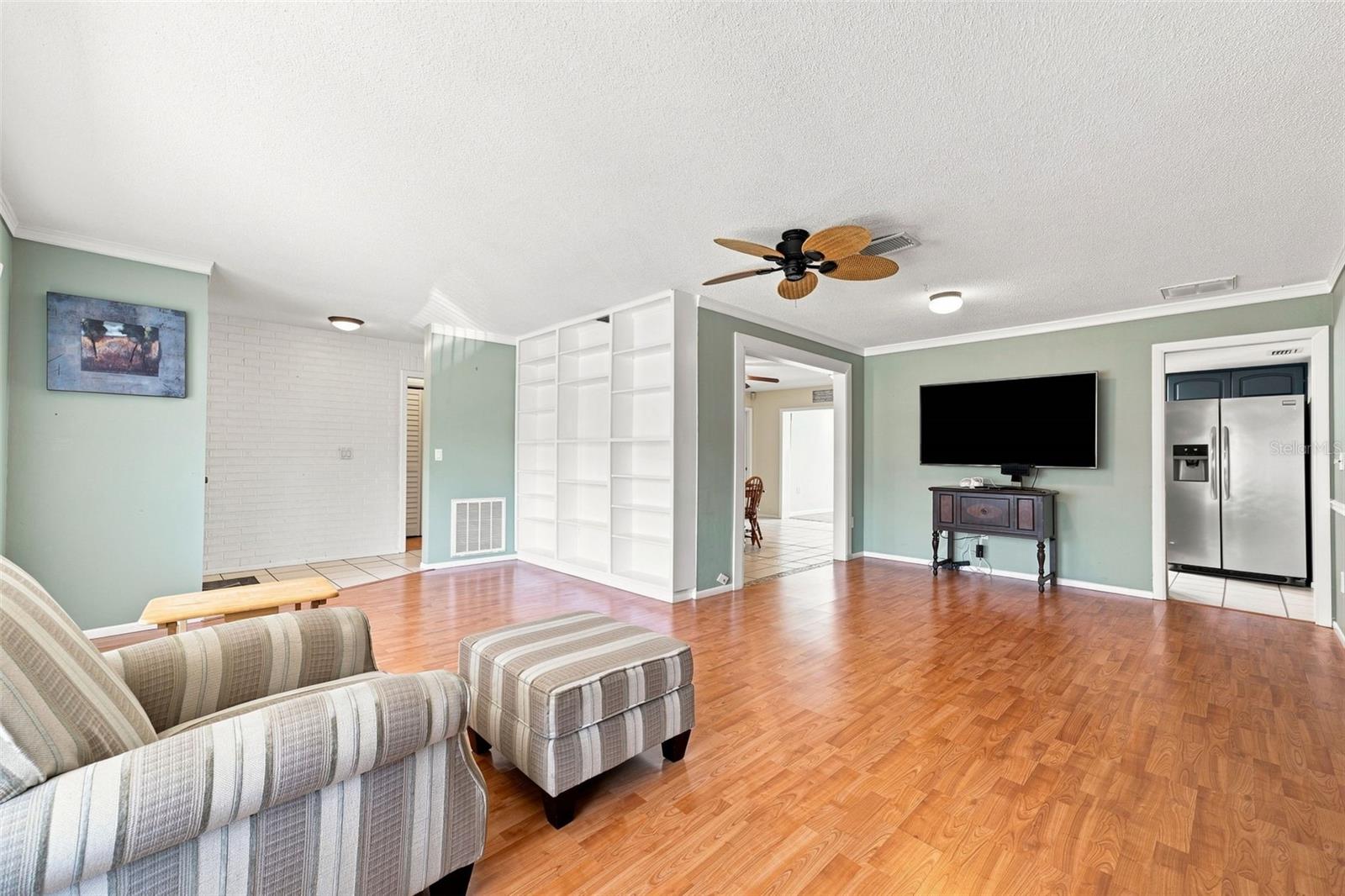 2069 KINGFISHER DR — photo 9