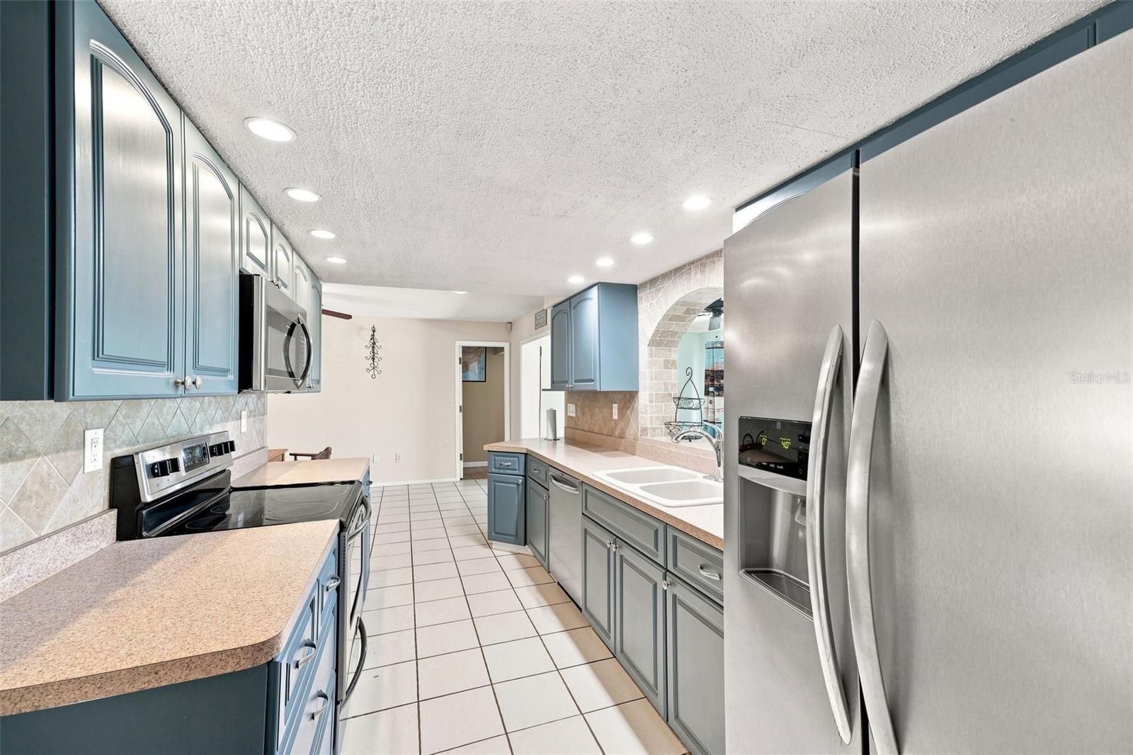 2069 KINGFISHER DR — photo 14