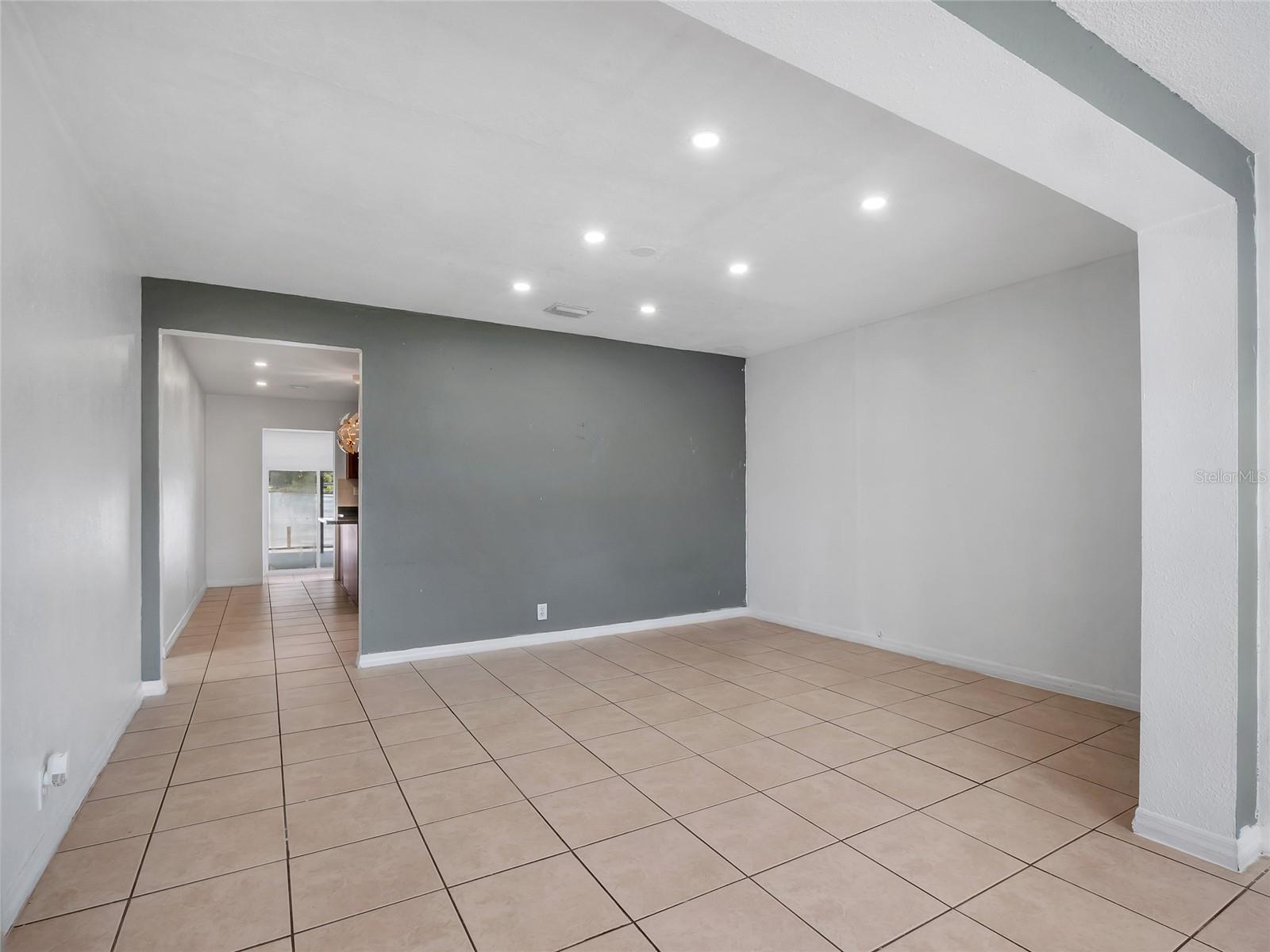 7413 N ARRAWANA AVE — photo 9