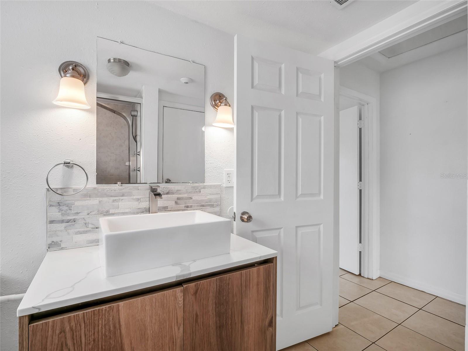 7413 N ARRAWANA AVE — photo 5