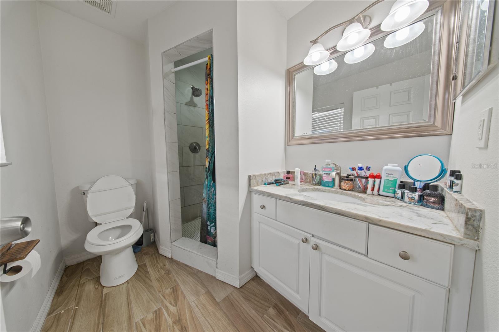 1806 E CURTIS ST — photo 13
