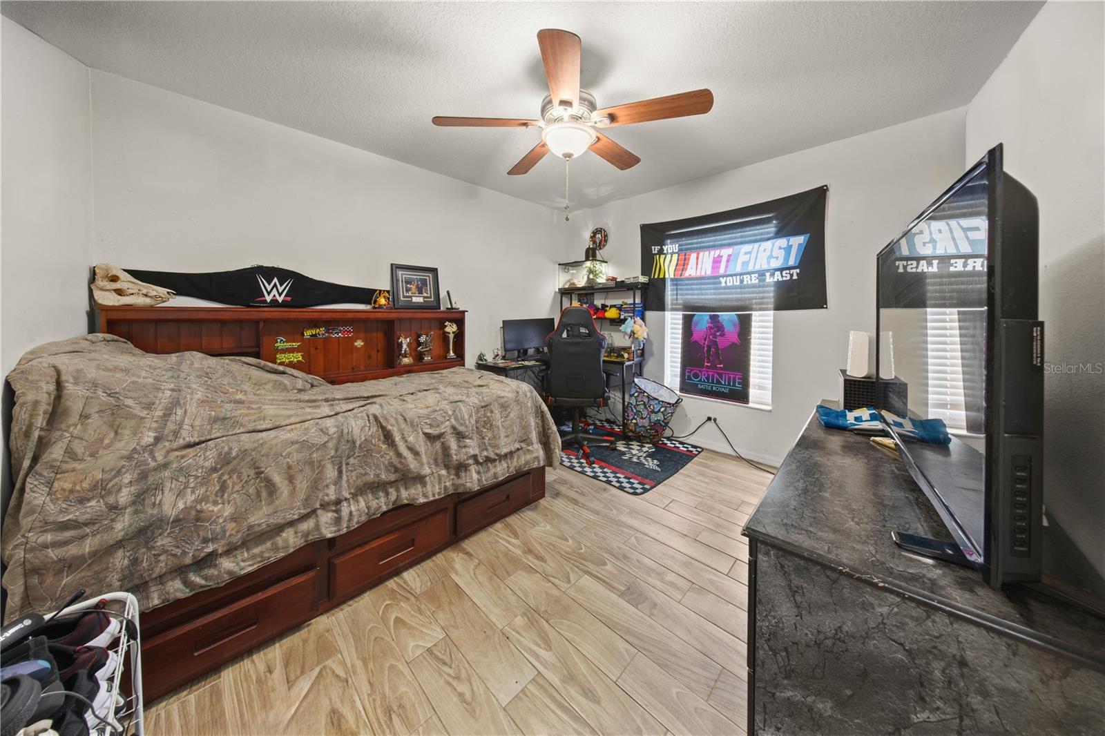 1806 E CURTIS ST — photo 14