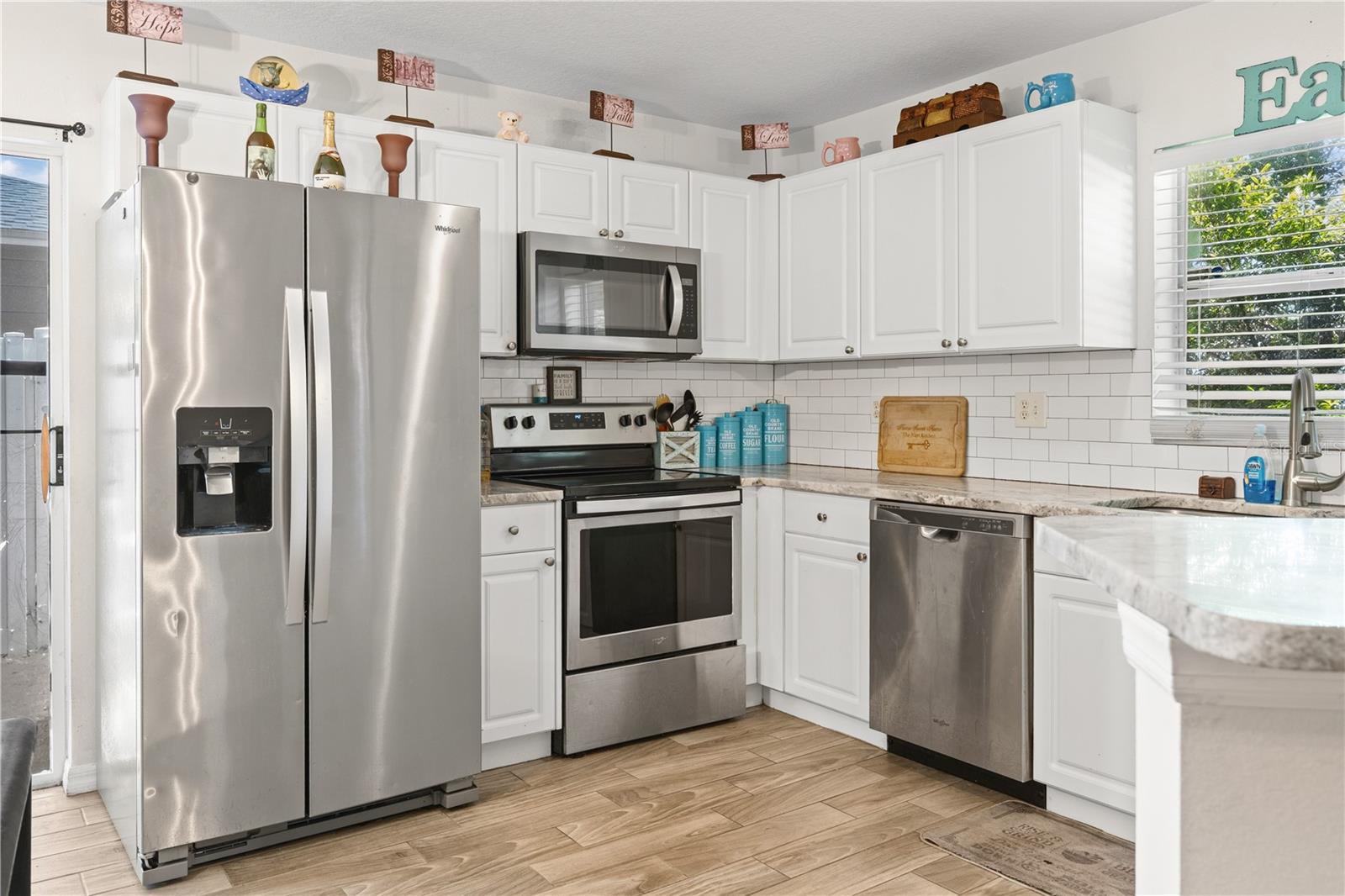 1806 E CURTIS ST — photo 10
