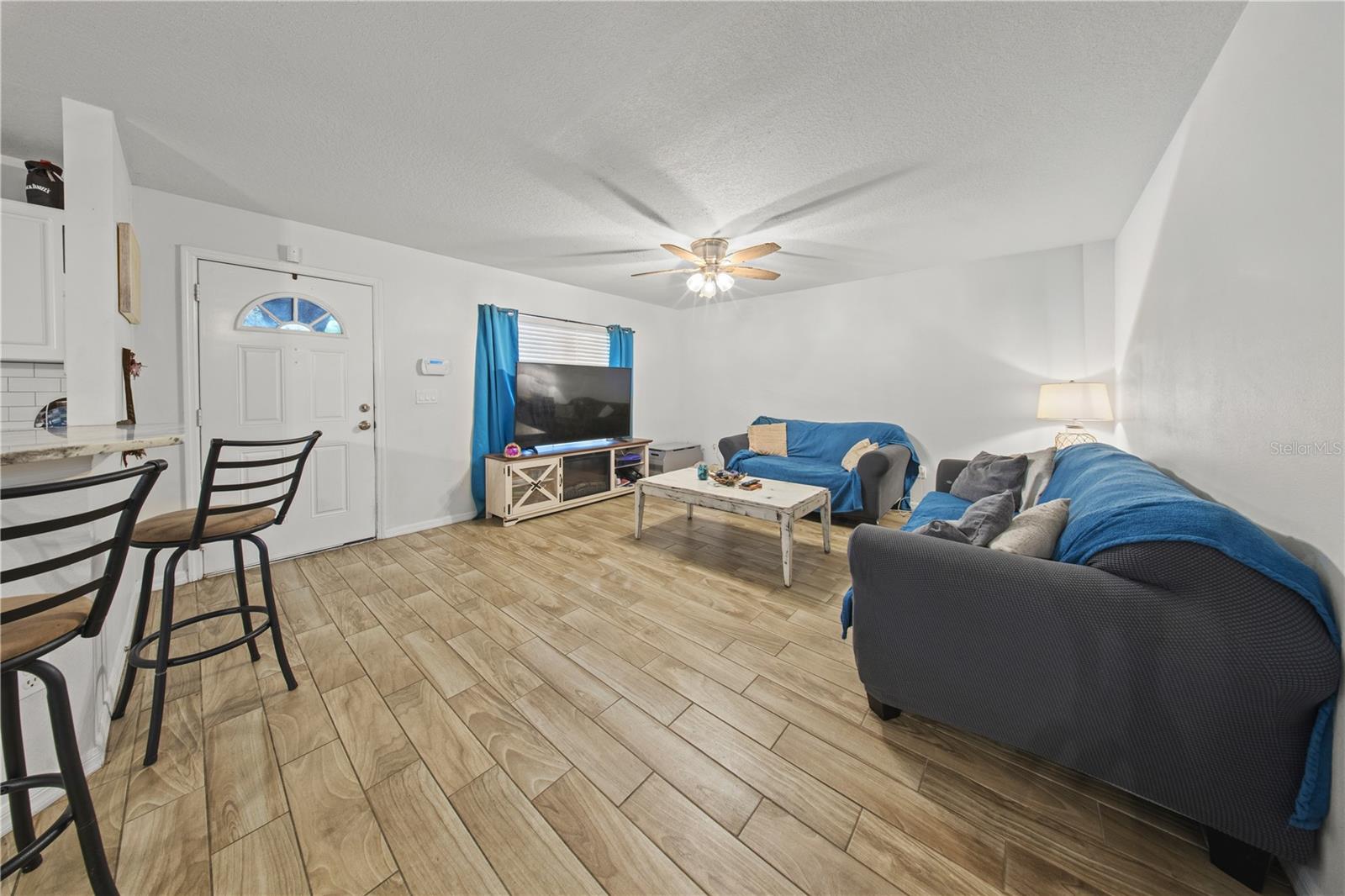 1806 E CURTIS ST — photo 3