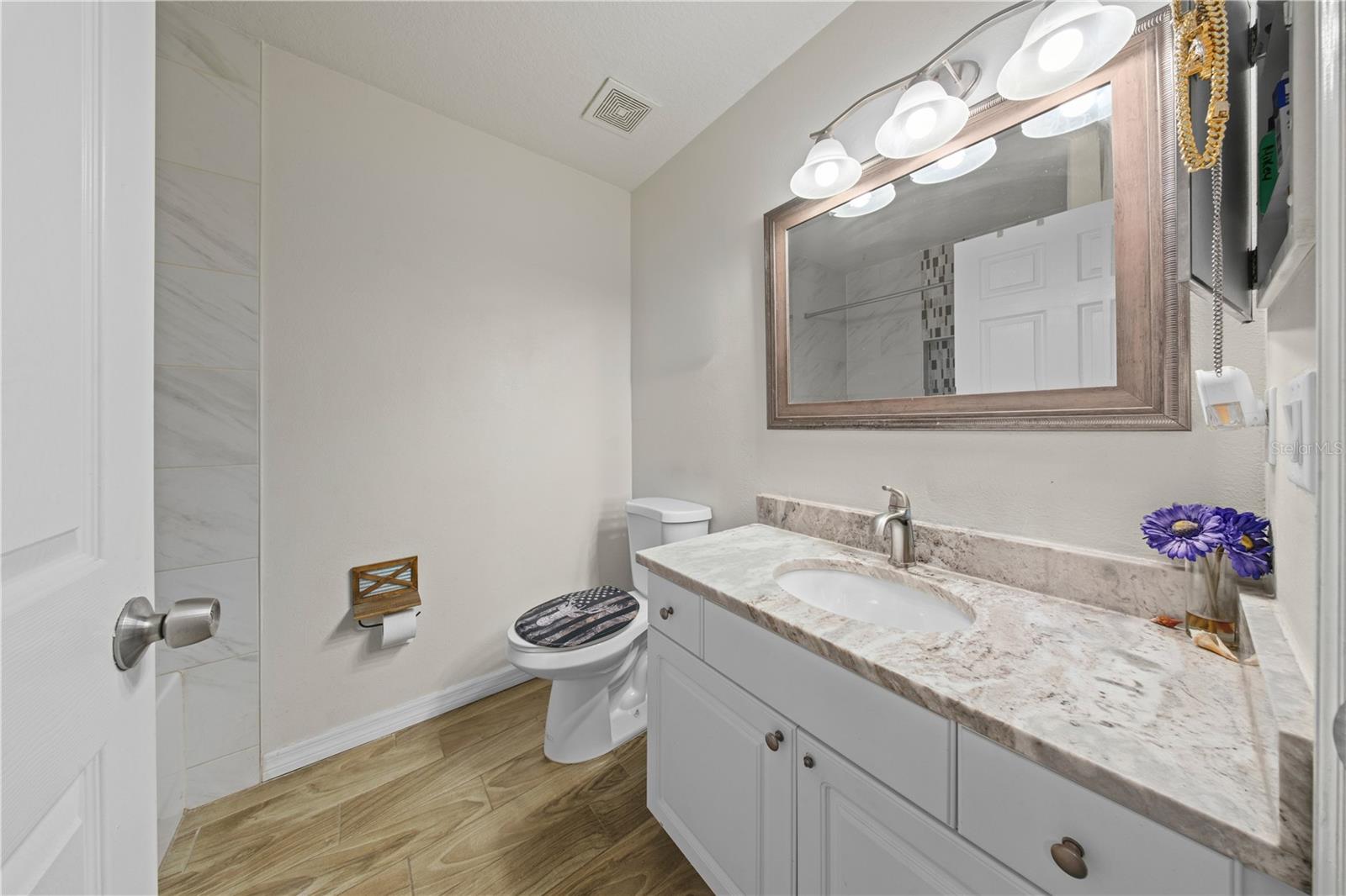 1806 E CURTIS ST — photo 16