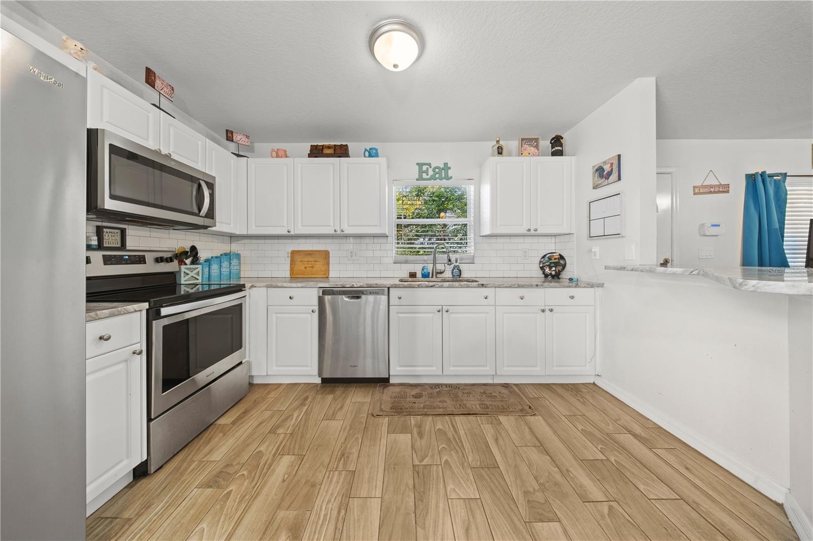 1806 E CURTIS ST — photo 6