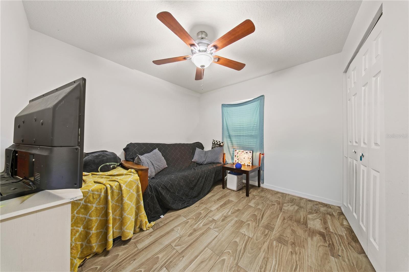 1806 E CURTIS ST — photo 15