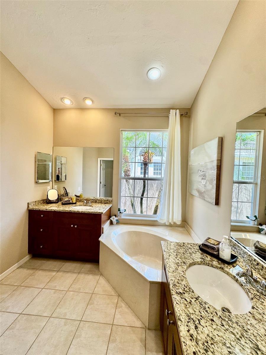 7330 KENSINGTON CT — photo 16