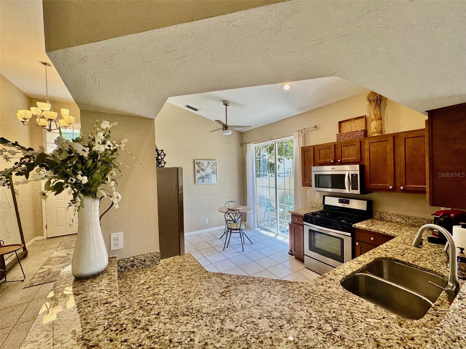 7330 KENSINGTON CT — photo 8