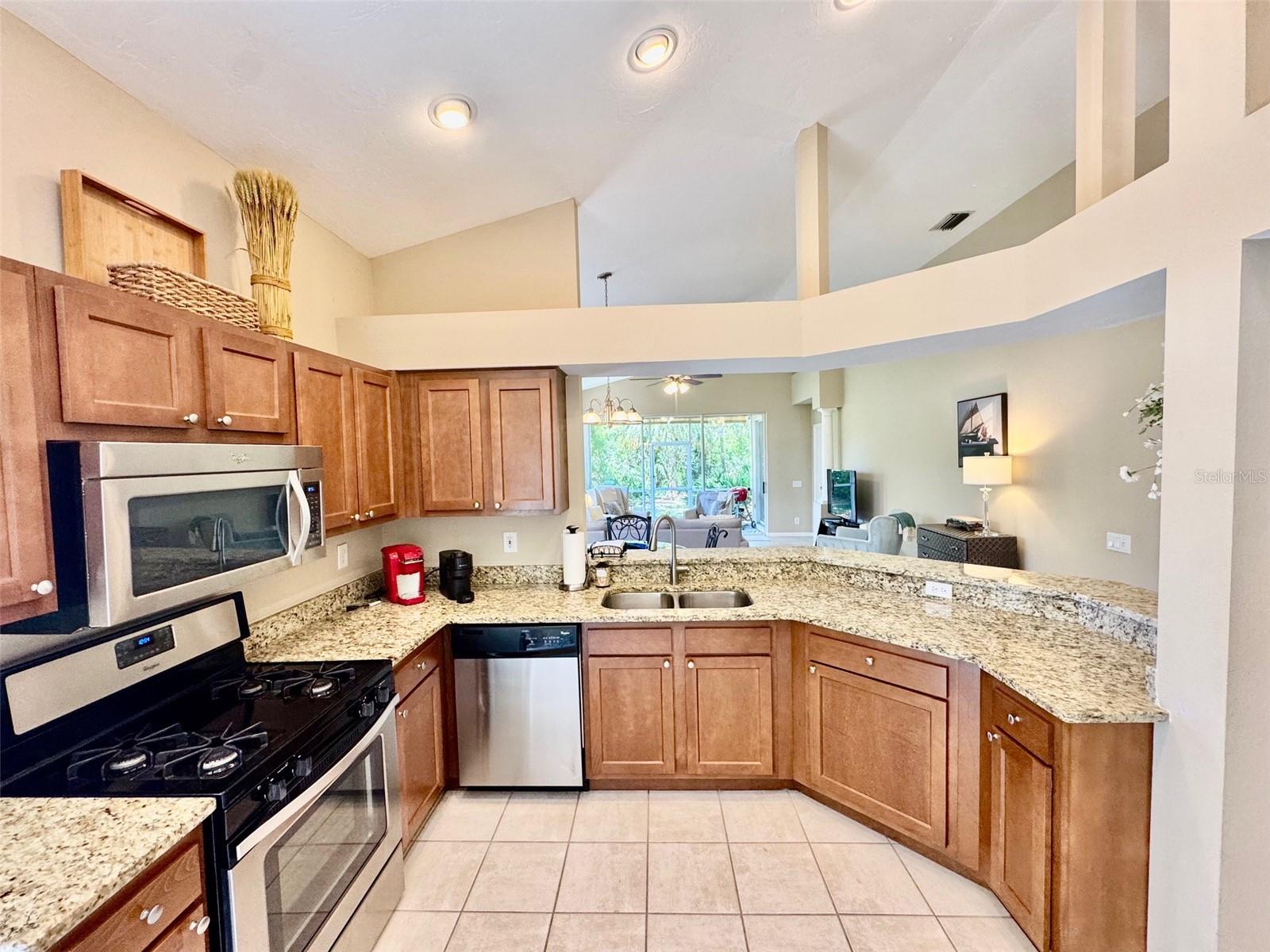 7330 KENSINGTON CT — photo 9