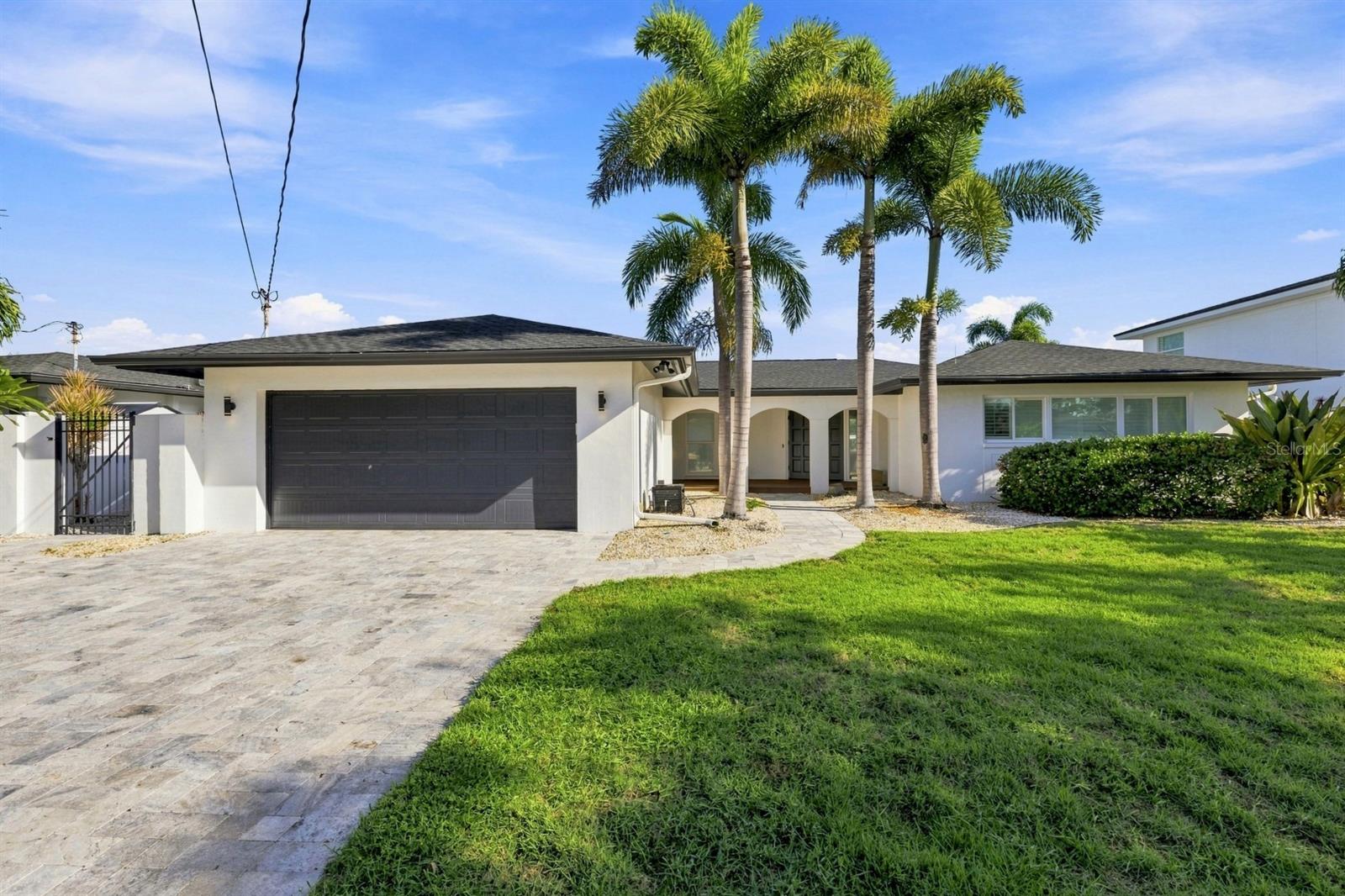 320 PALM IS NE — photo 3