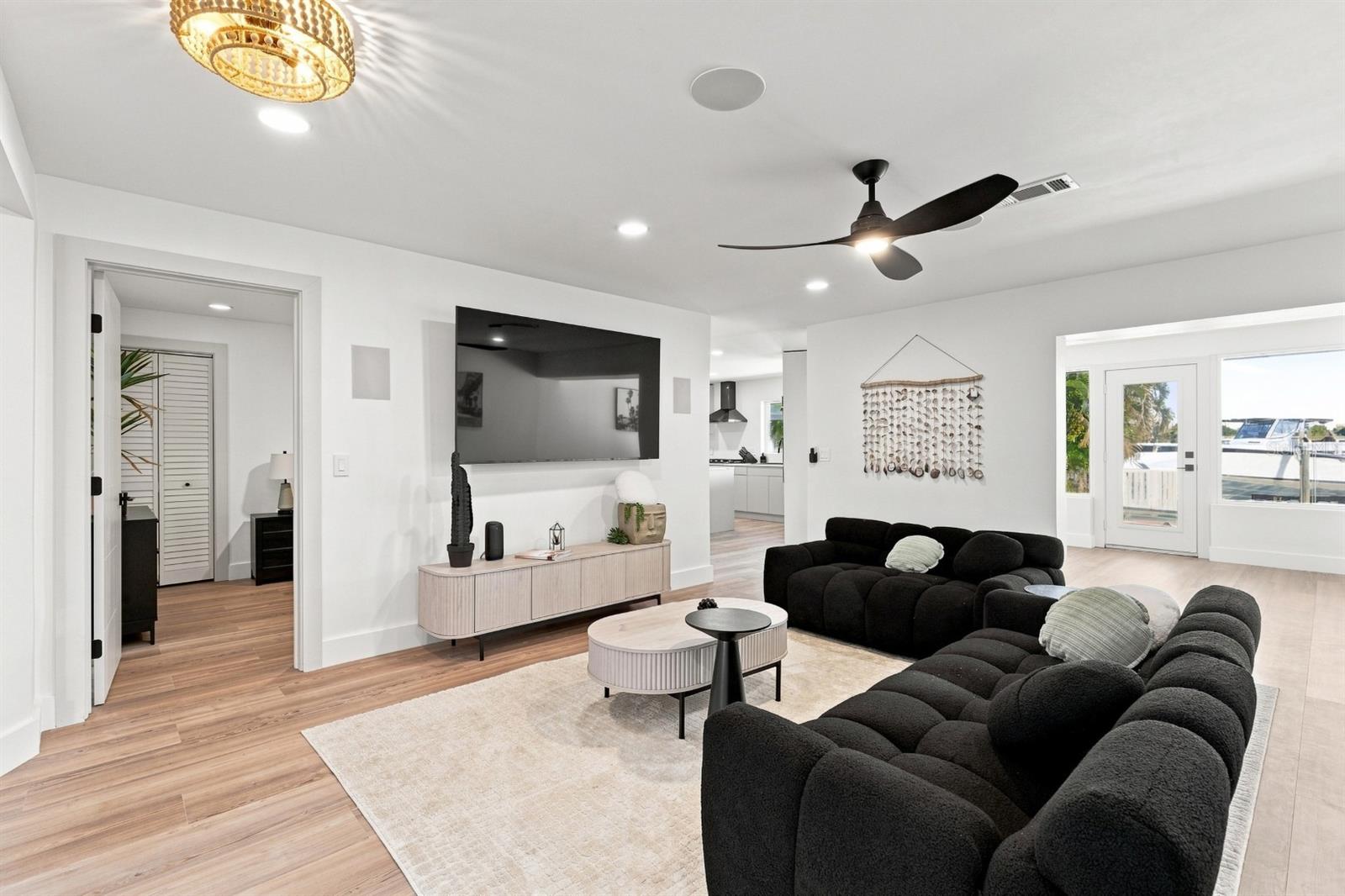 320 PALM IS NE — photo 18