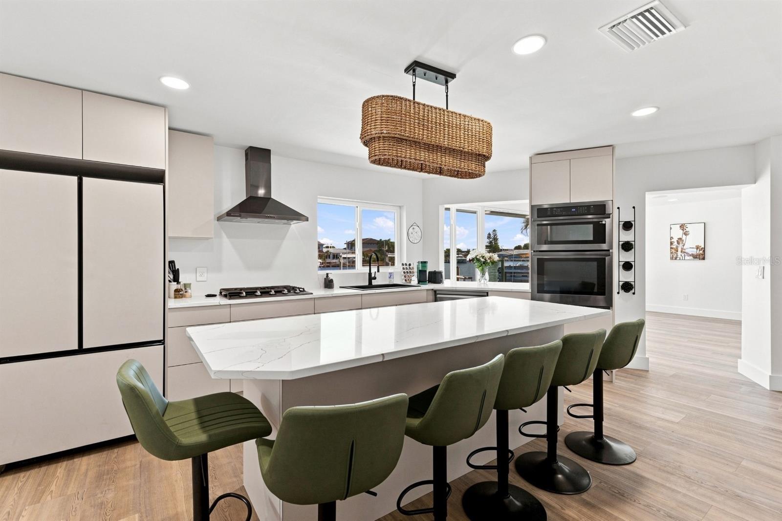 320 PALM IS NE — photo 25