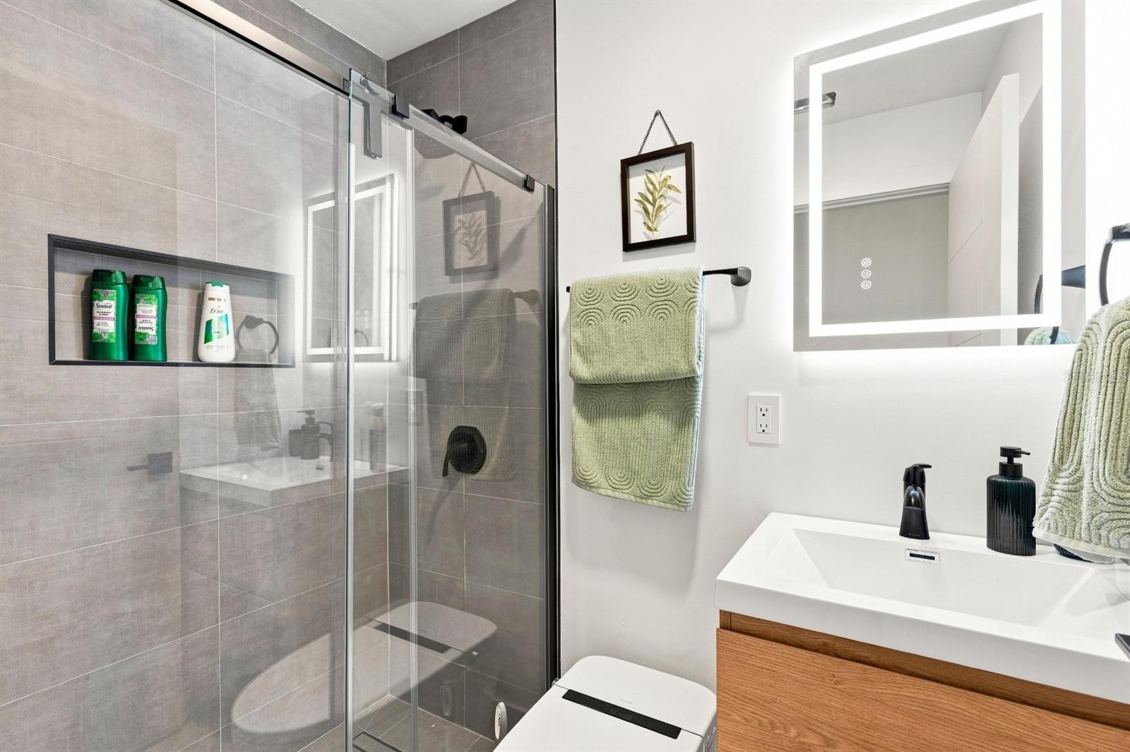 320 PALM IS NE — photo 36