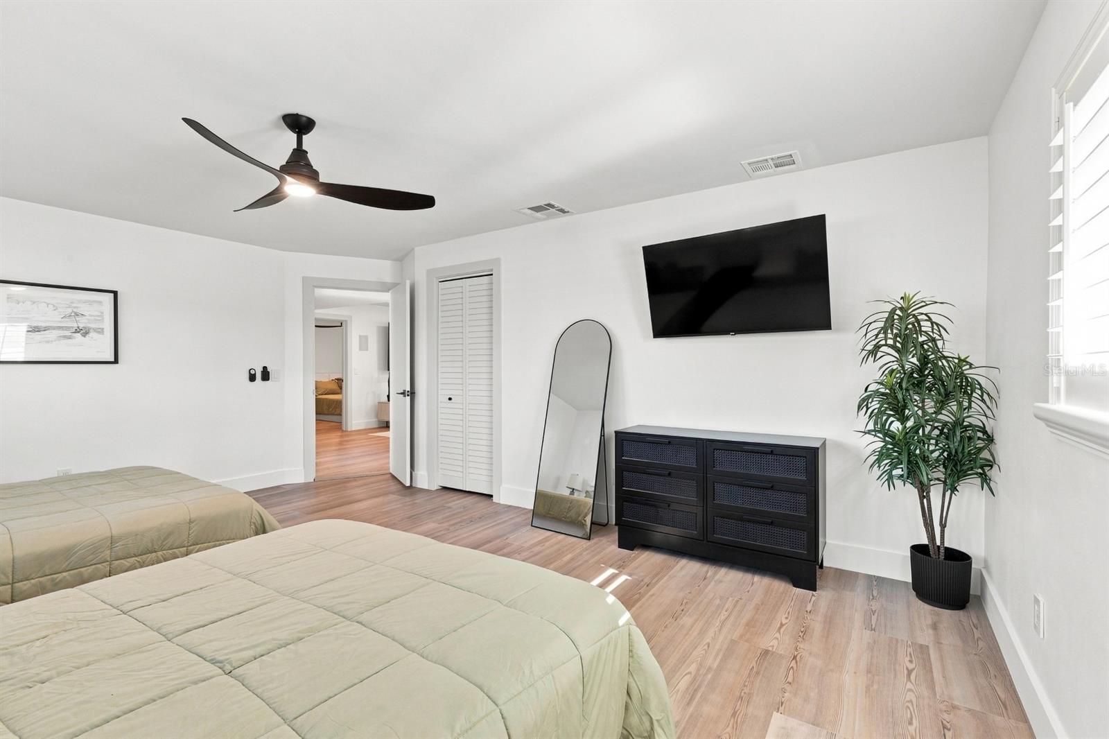 320 PALM IS NE — photo 16