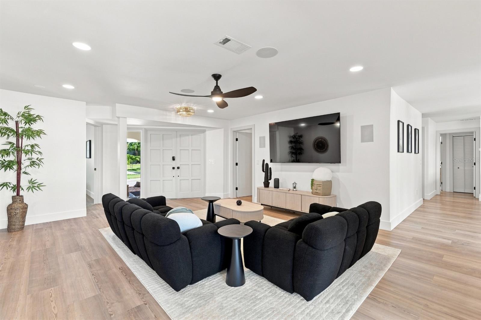 320 PALM IS NE — photo 20
