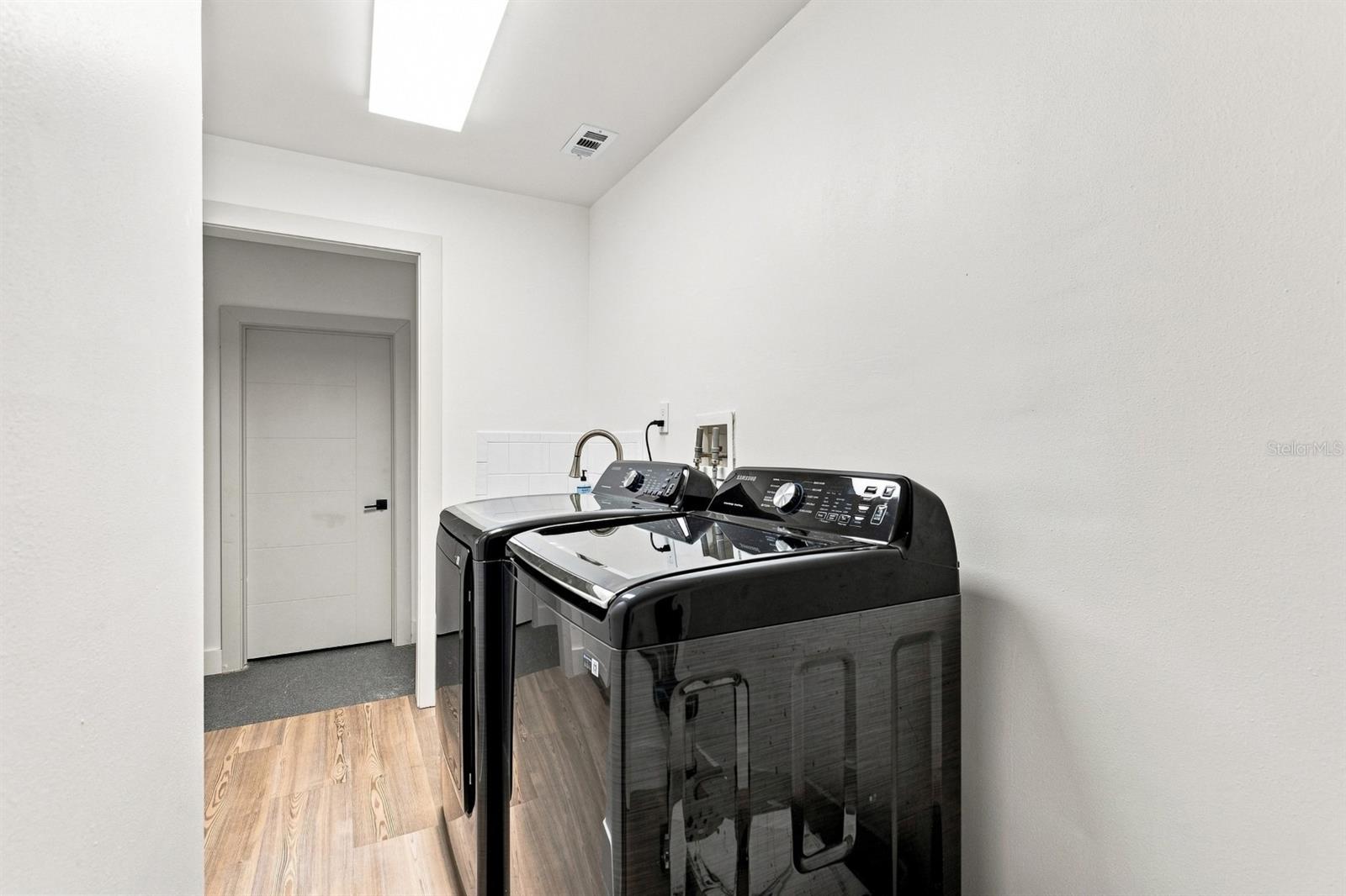 320 PALM IS NE — photo 35
