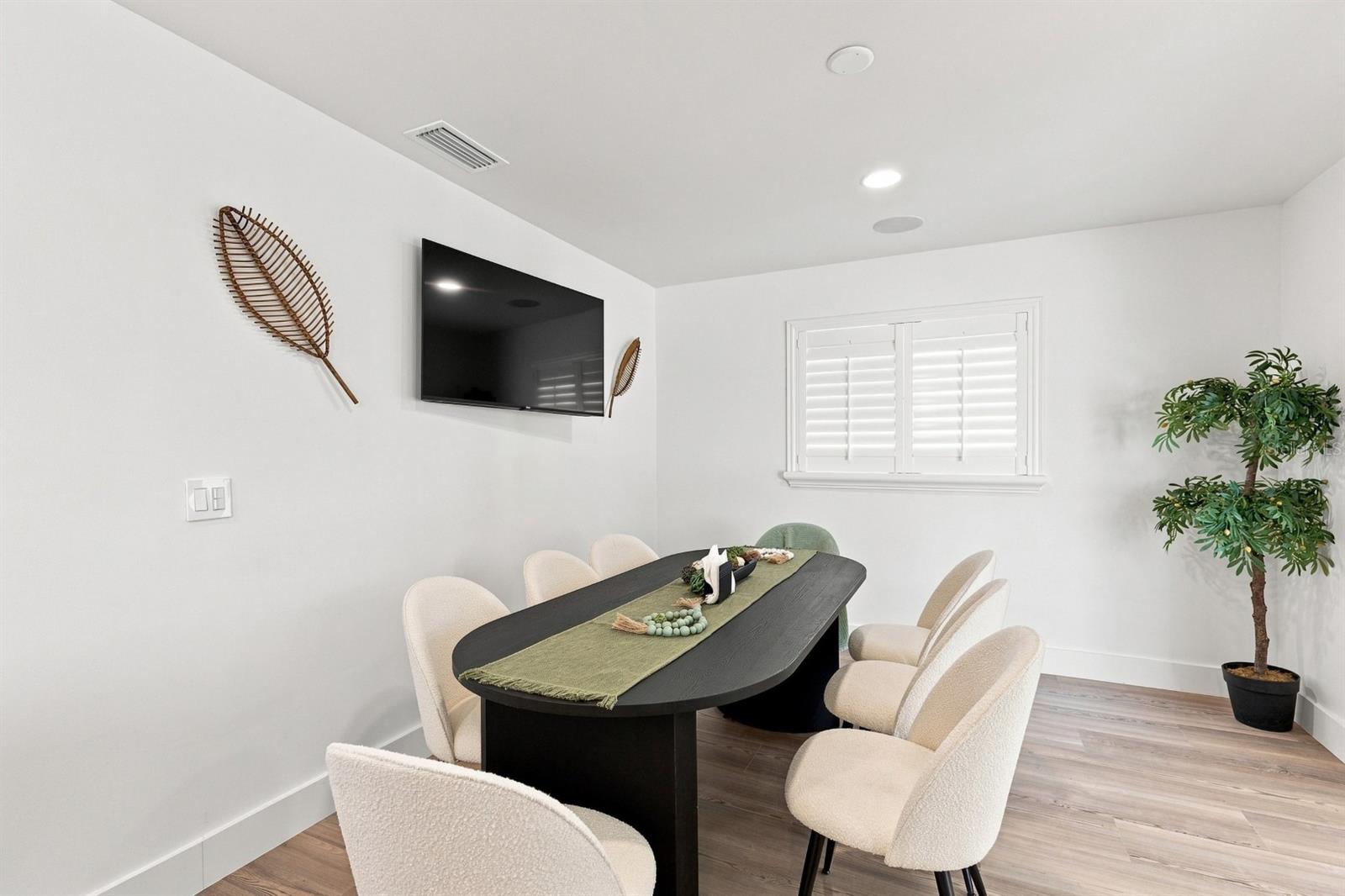320 PALM IS NE — photo 26