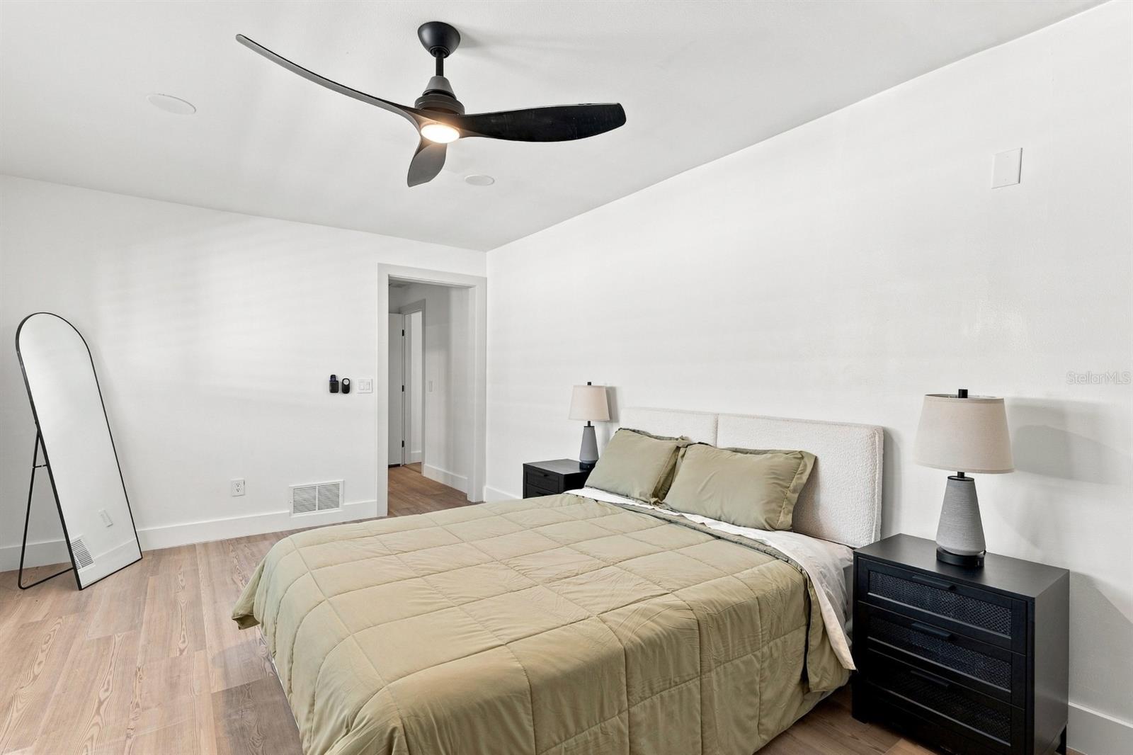 320 PALM IS NE — photo 39