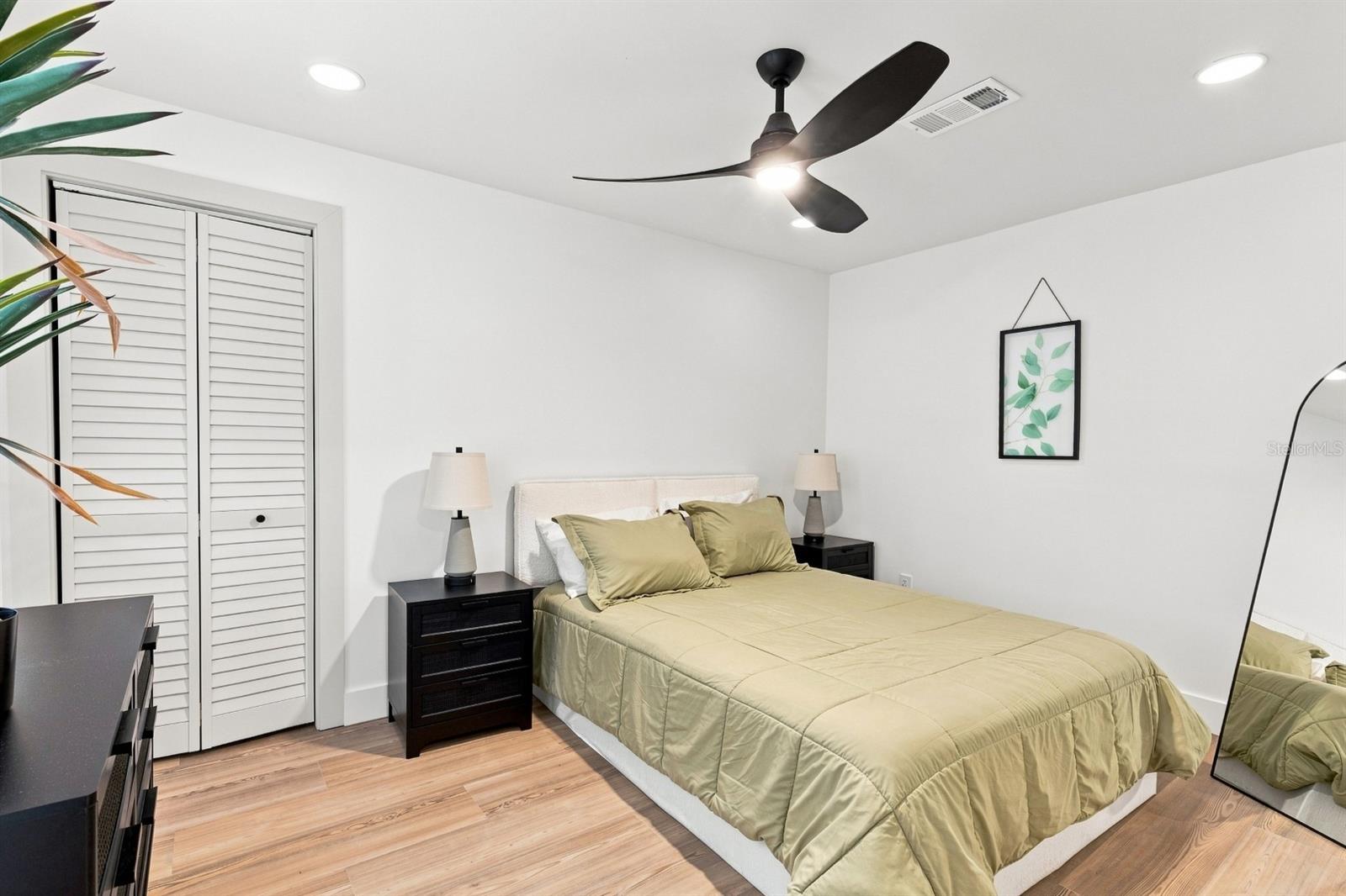 320 PALM IS NE — photo 13