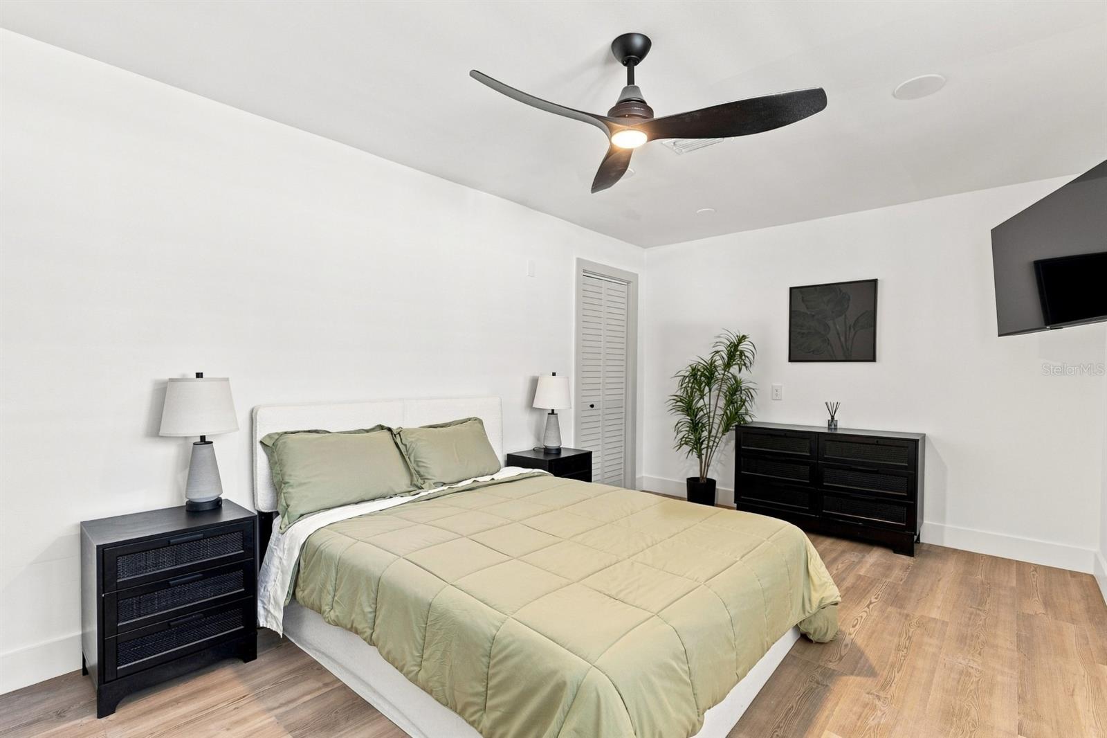 320 PALM IS NE — photo 41