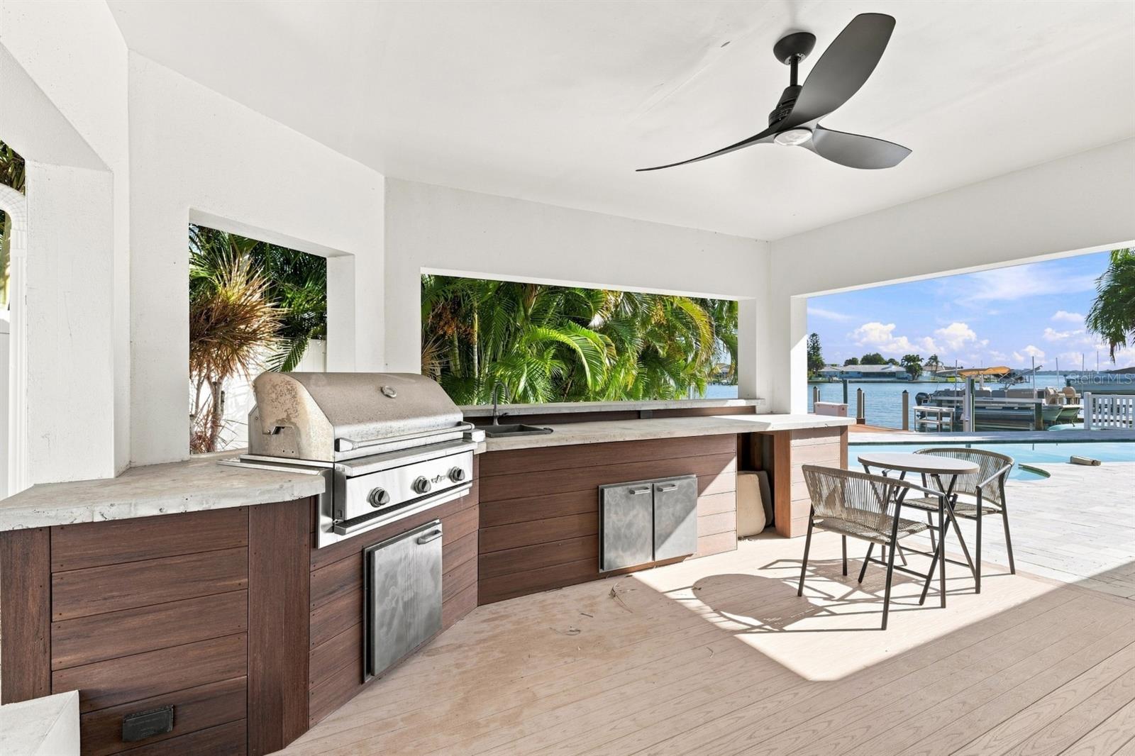 320 PALM IS NE — photo 12