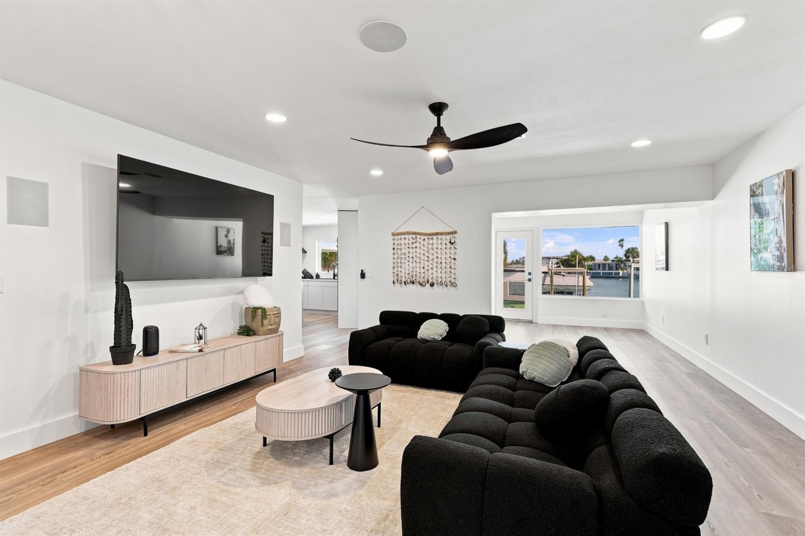 320 PALM IS NE — photo 19