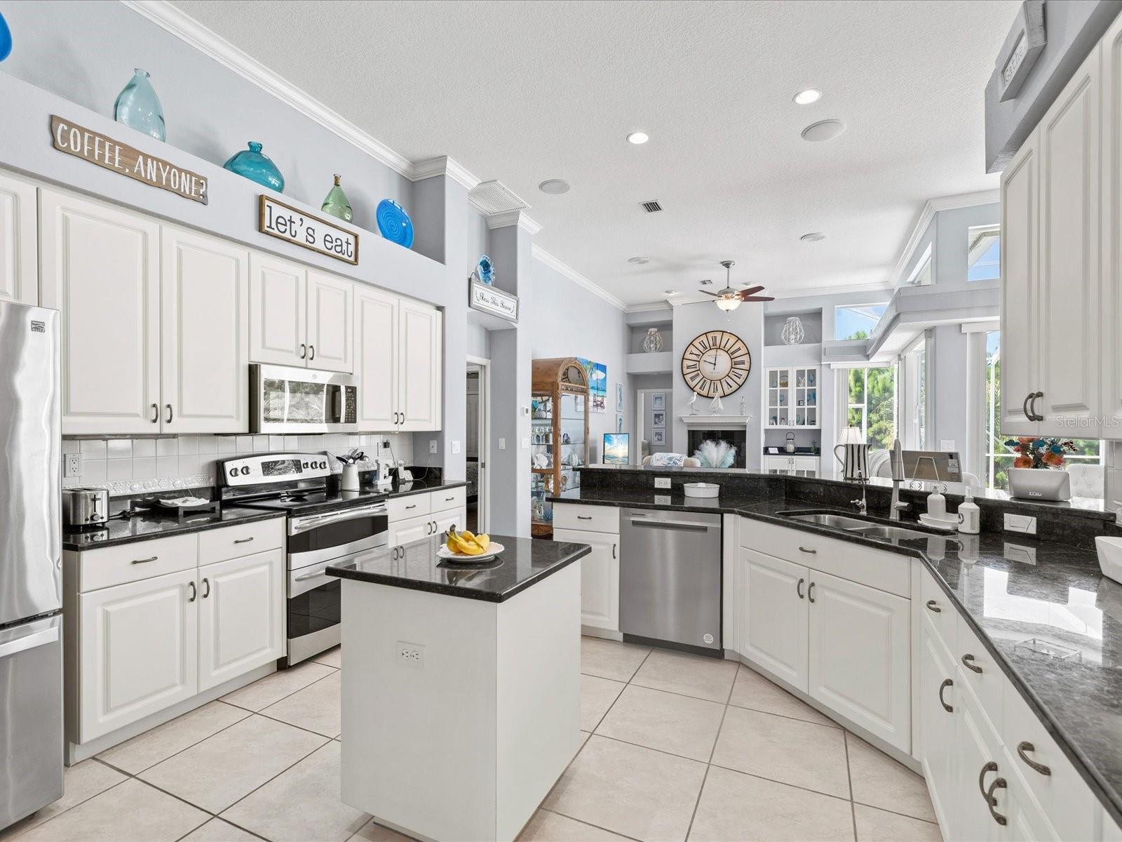 8101 MORNING VIEW DR — photo 3