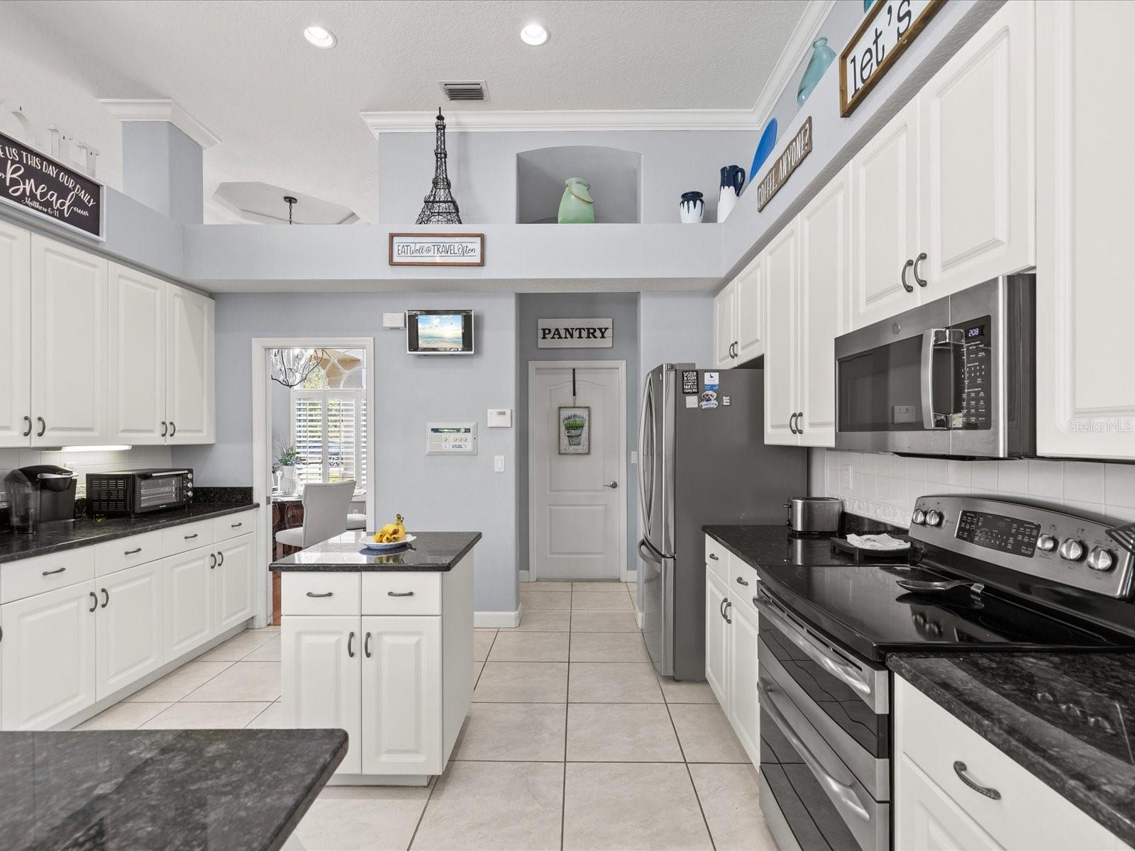 8101 MORNING VIEW DR — photo 13