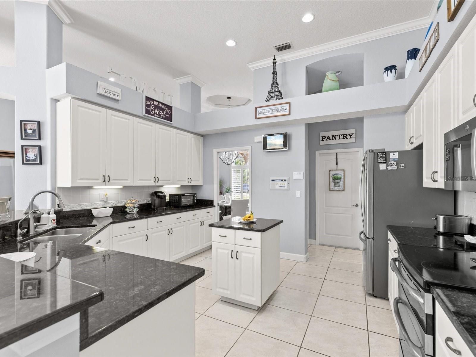 8101 MORNING VIEW DR — photo 14