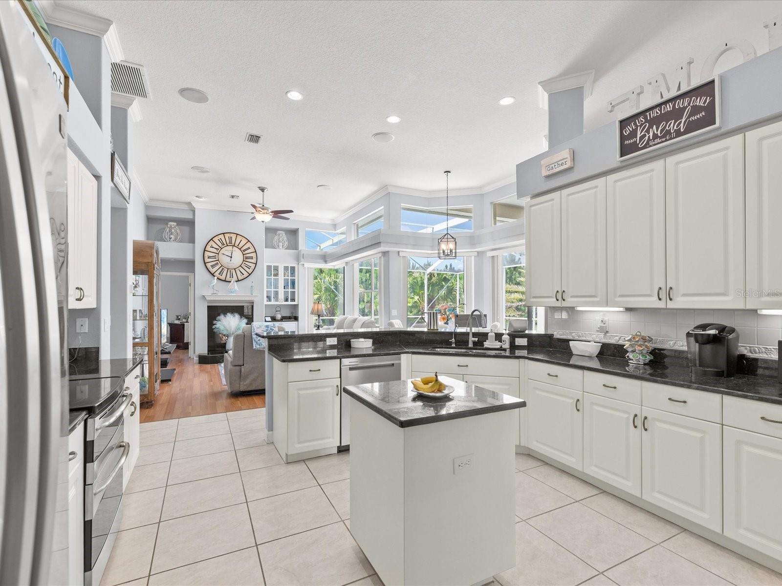 8101 MORNING VIEW DR — photo 12