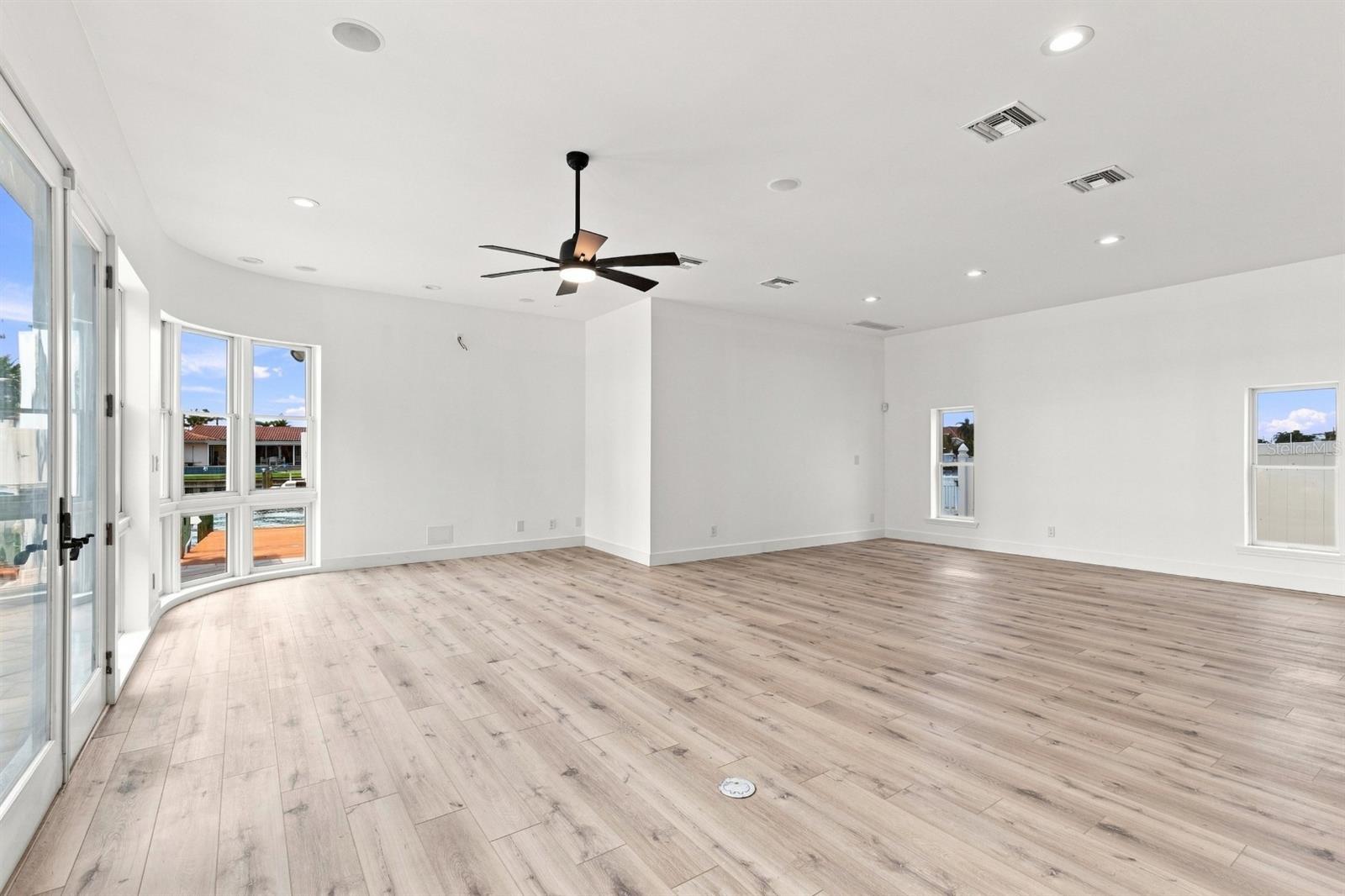 461 PALM IS NE — photo 23