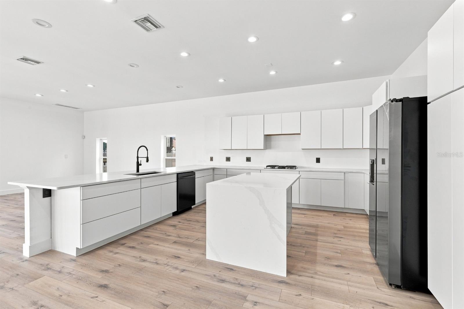 461 PALM IS NE — photo 20