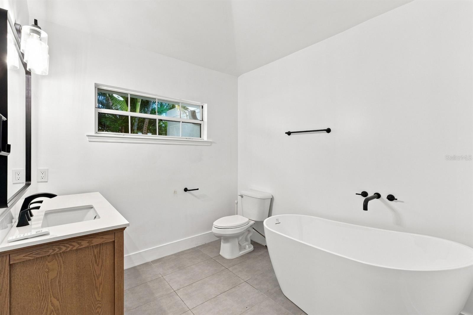 461 PALM IS NE — photo 15