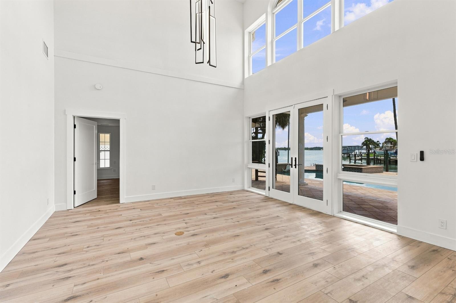 461 PALM IS NE — photo 9