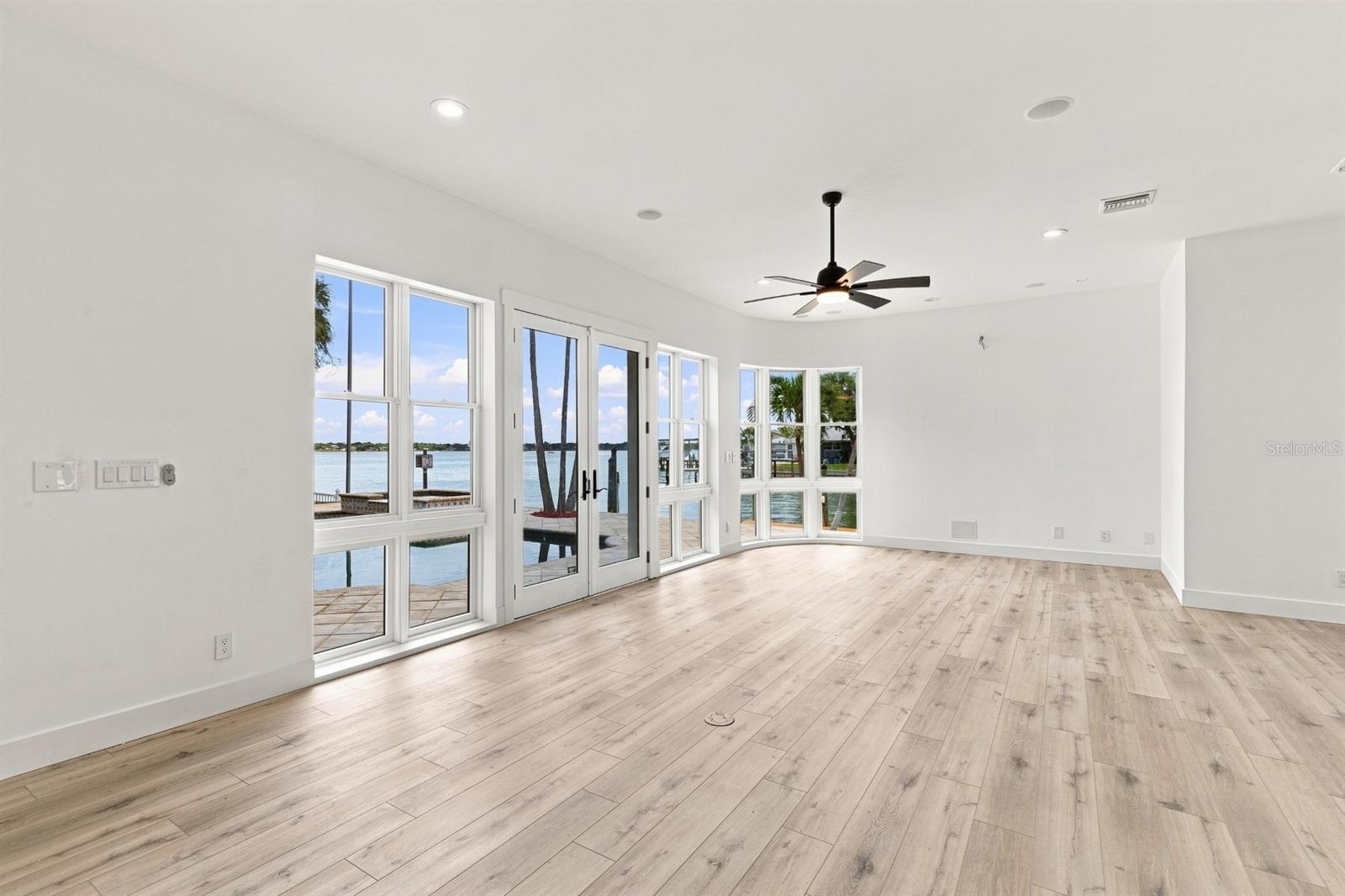 461 PALM IS NE — photo 22