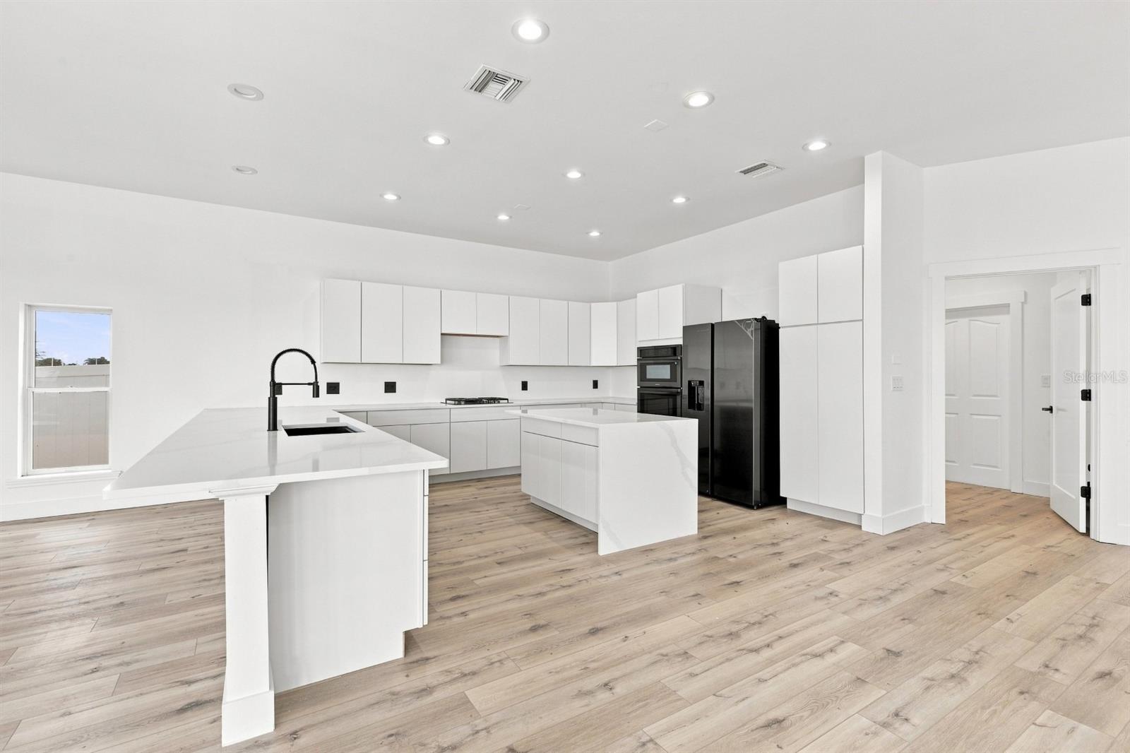 461 PALM IS NE — photo 19
