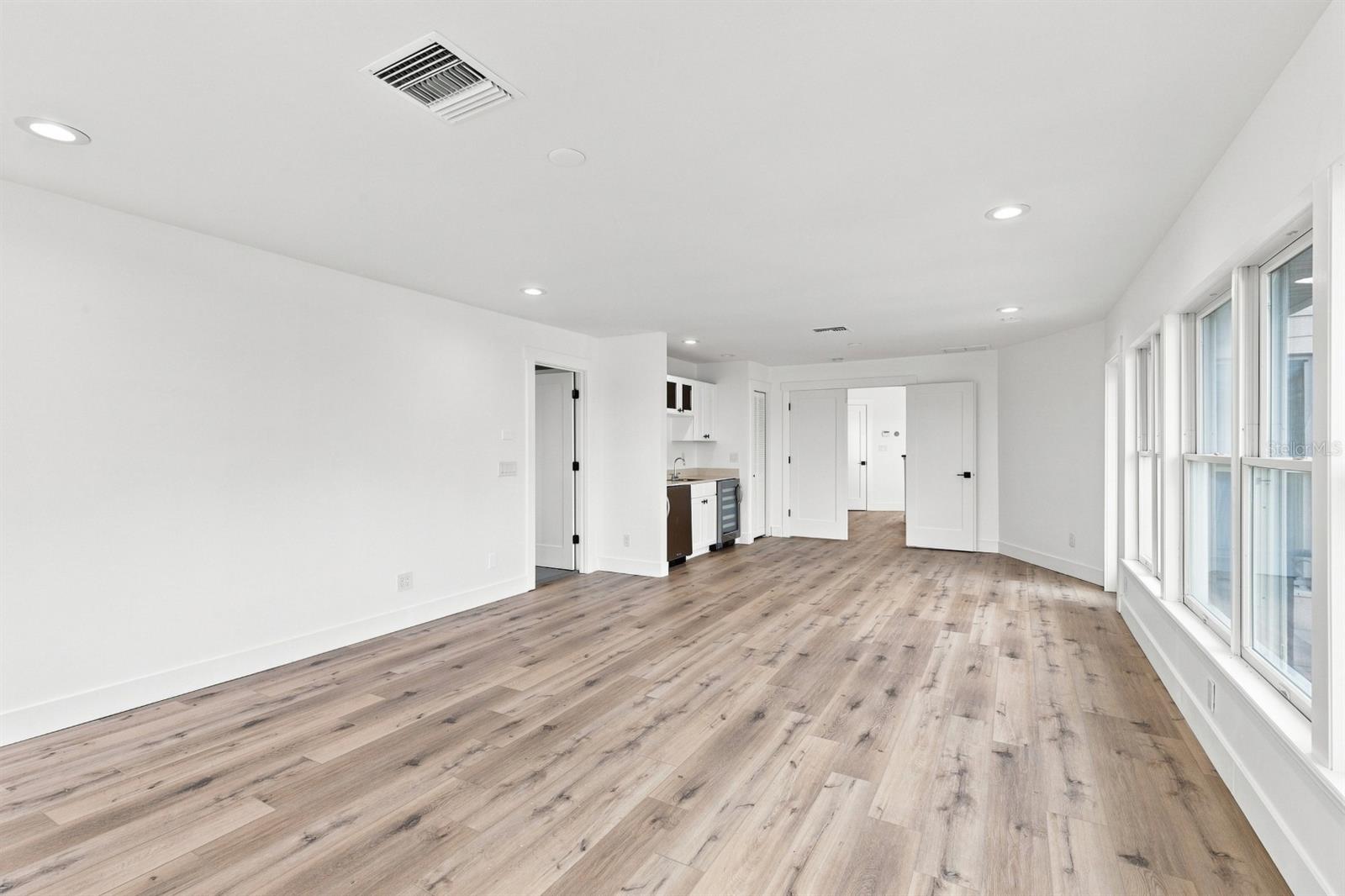 461 PALM IS NE — photo 35
