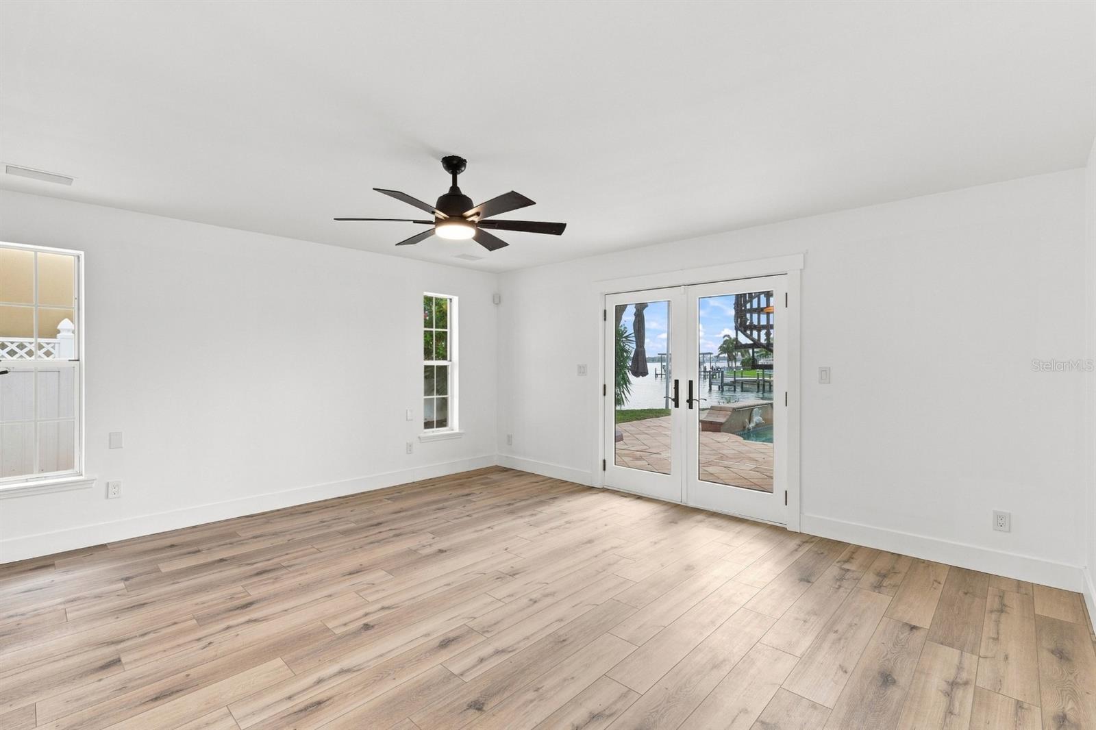 461 PALM IS NE — photo 11