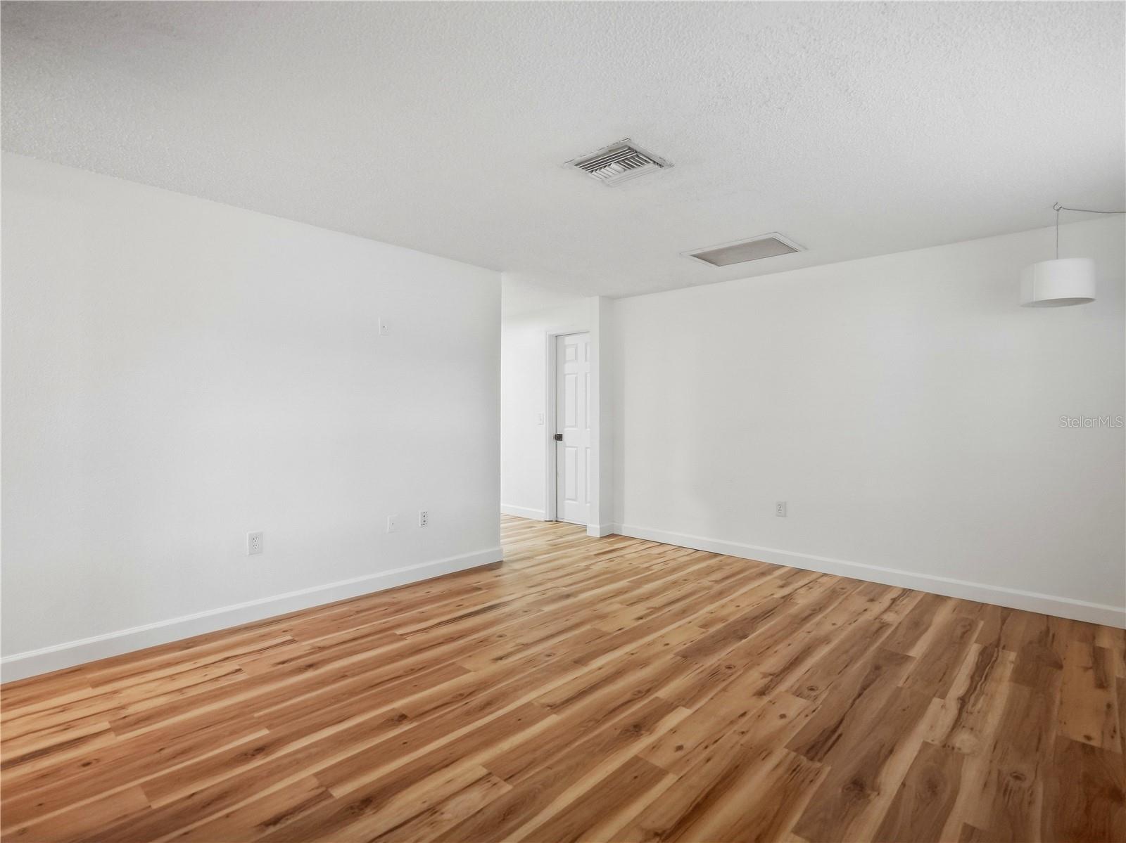 8104 BADGER LN — photo 4