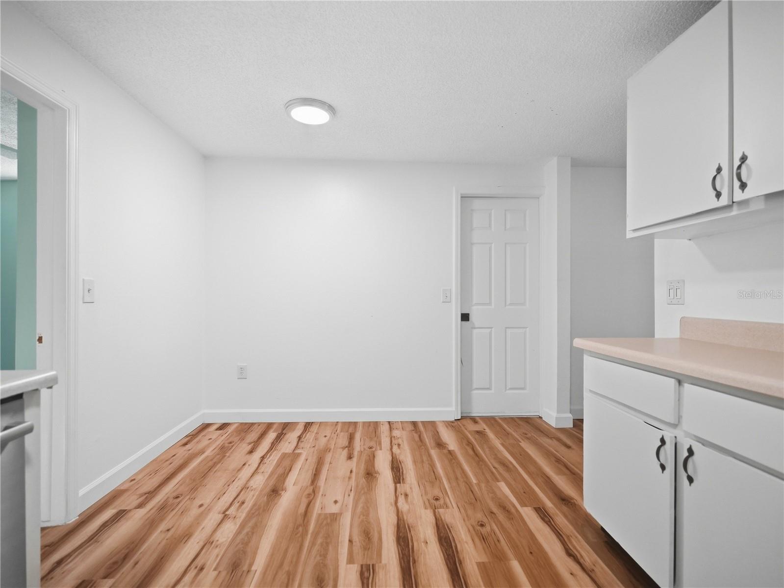 8104 BADGER LN — photo 12